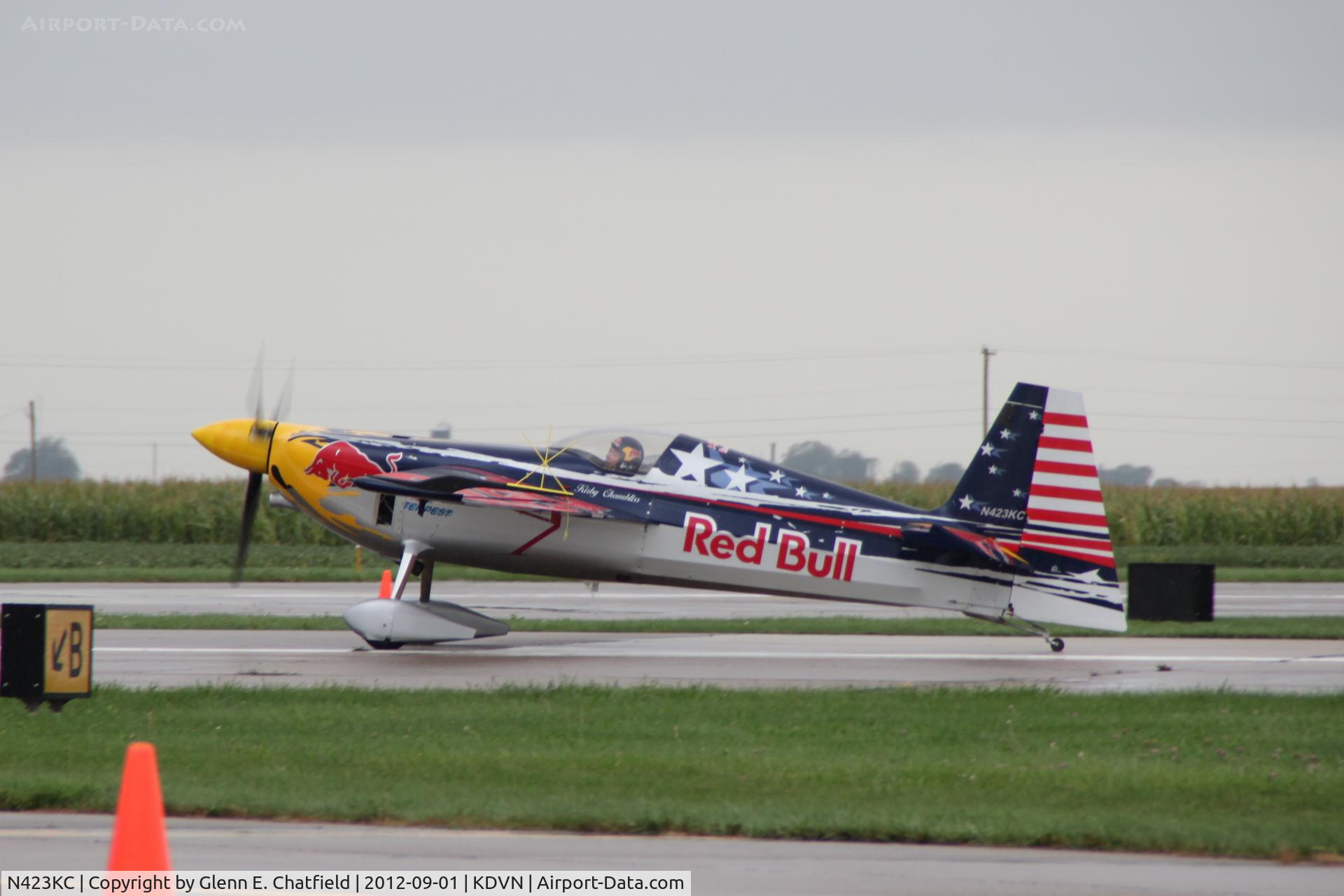 N423KC, 2009 Zivko Edge 540 C/N 0044, Quad Cities Air Show