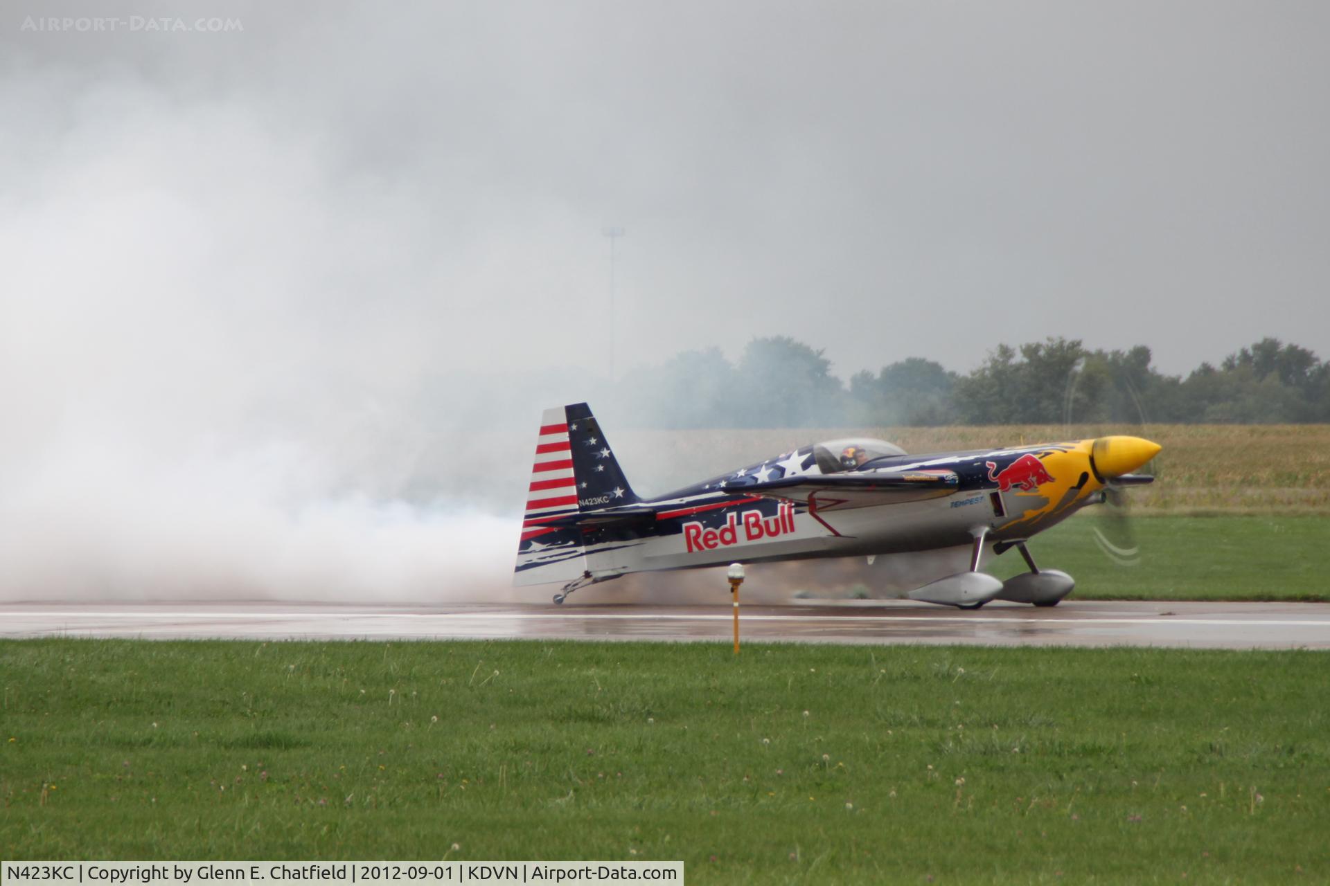 N423KC, 2009 Zivko Edge 540 C/N 0044, Quad Cities Air Show