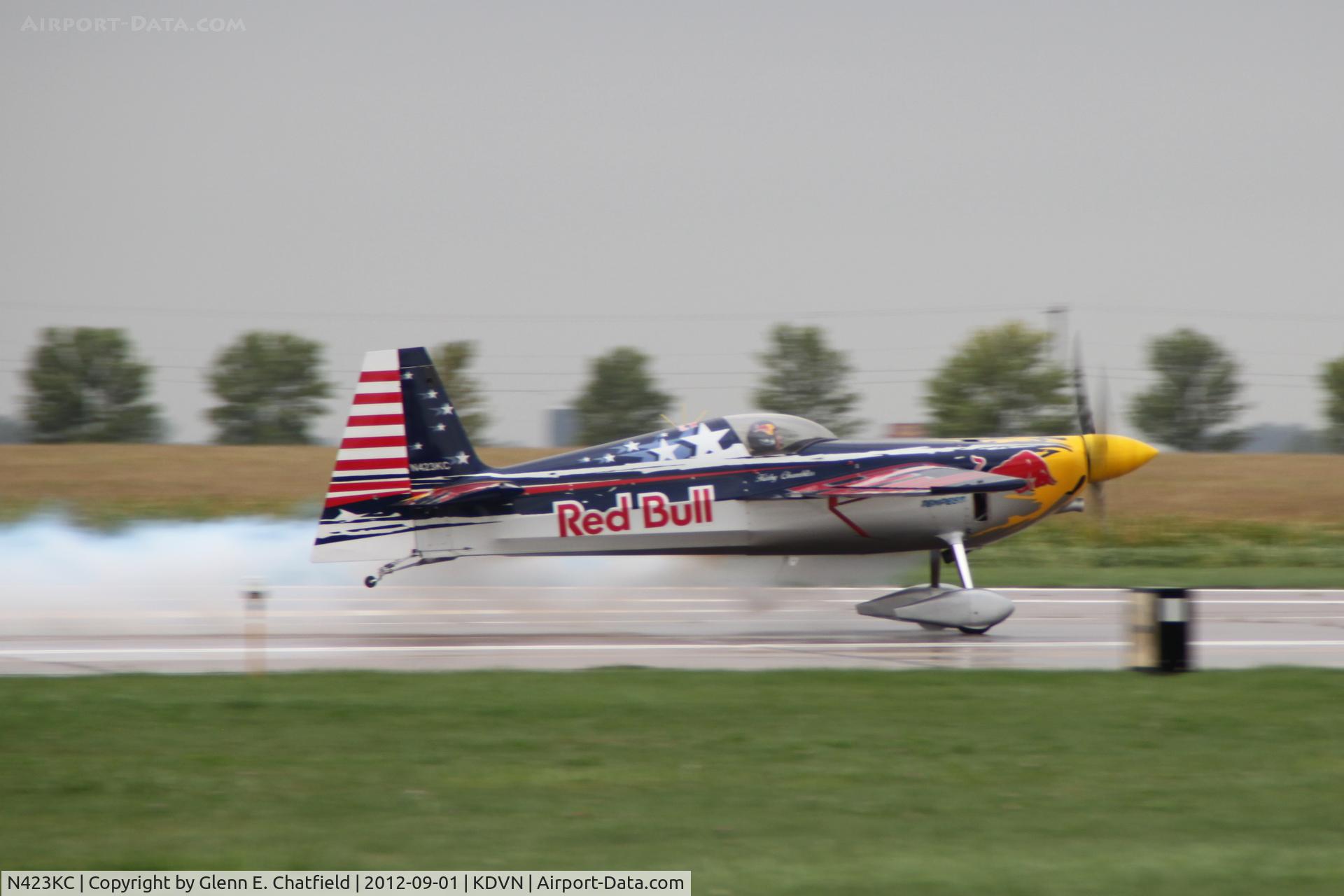 N423KC, 2009 Zivko Edge 540 C/N 0044, Quad Cities Air Show
