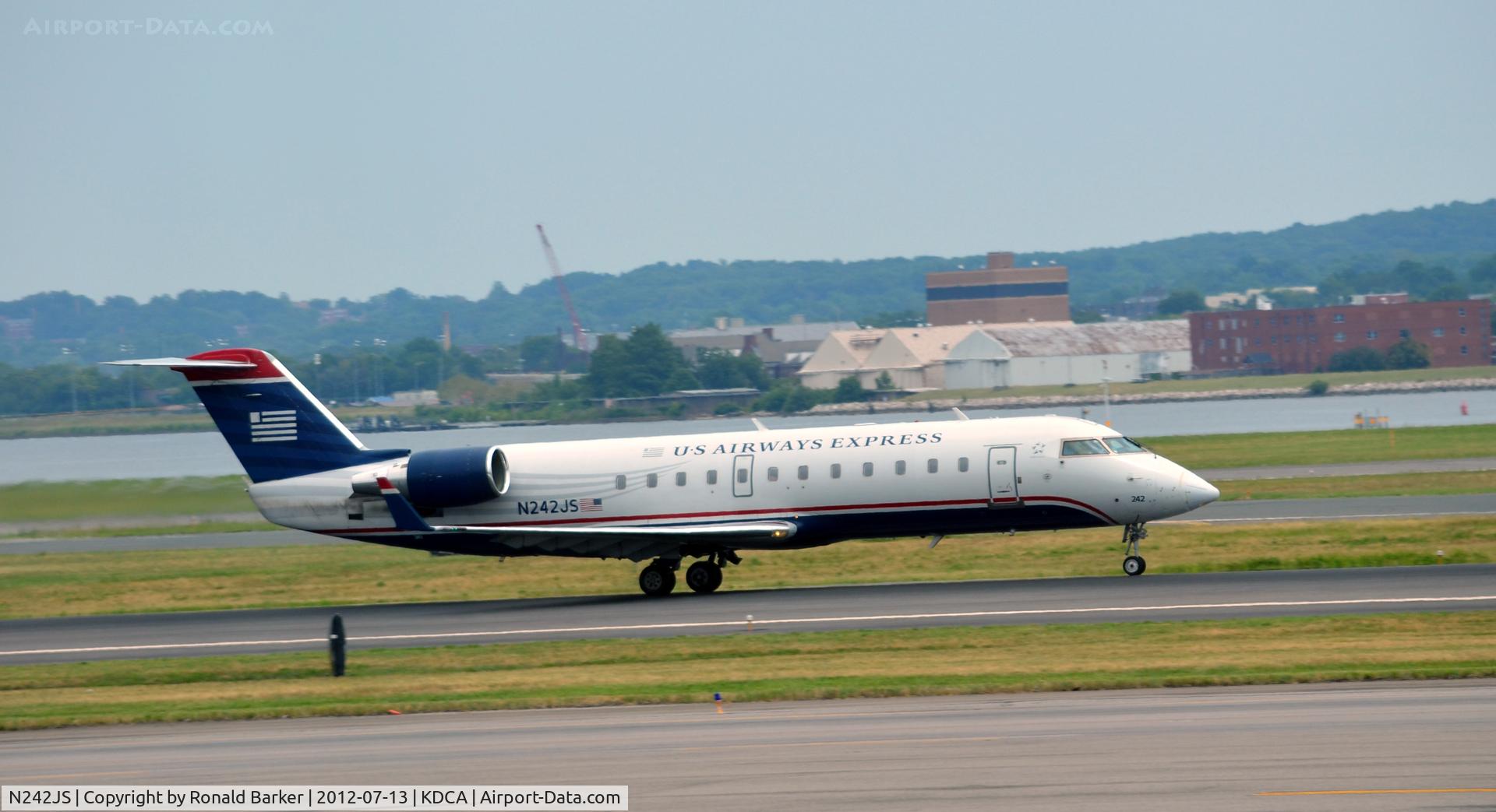 N242JS, 2004 Bombardier CRJ-200ER (CL-600-2B19) C/N 7911, Takeoff roll