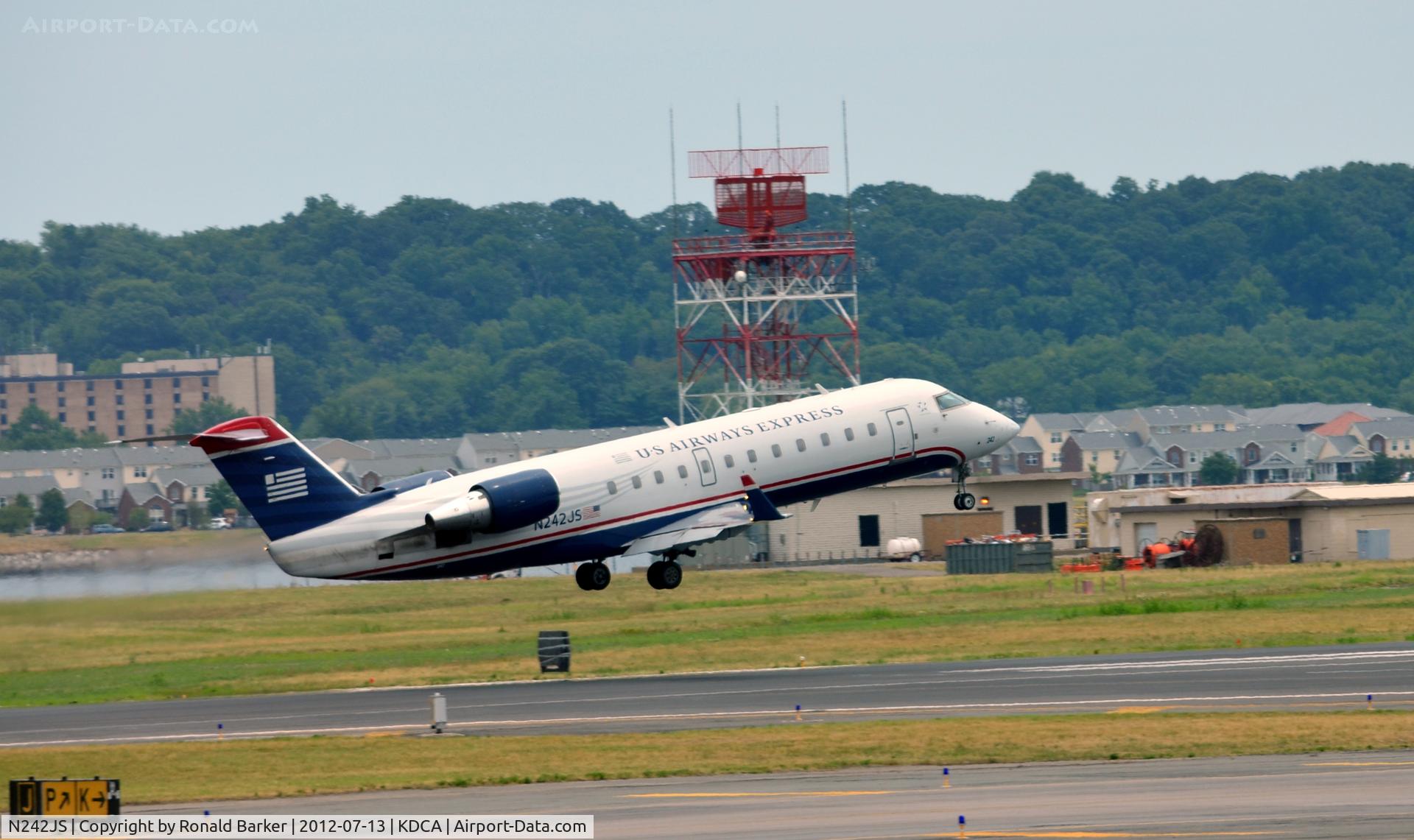 N242JS, 2004 Bombardier CRJ-200ER (CL-600-2B19) C/N 7911, Airborne