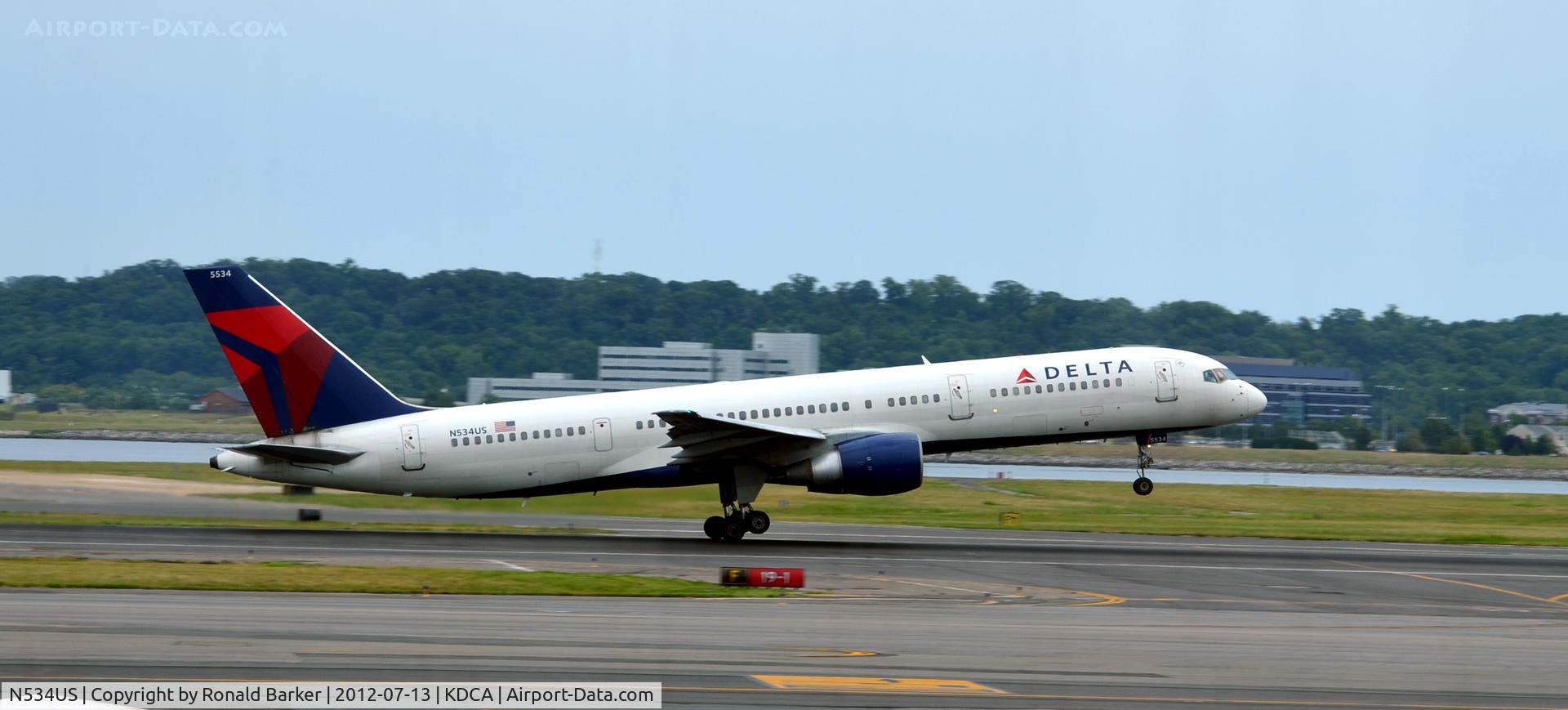 N534US, 1988 Boeing 757-251 C/N 24265, Takeoff