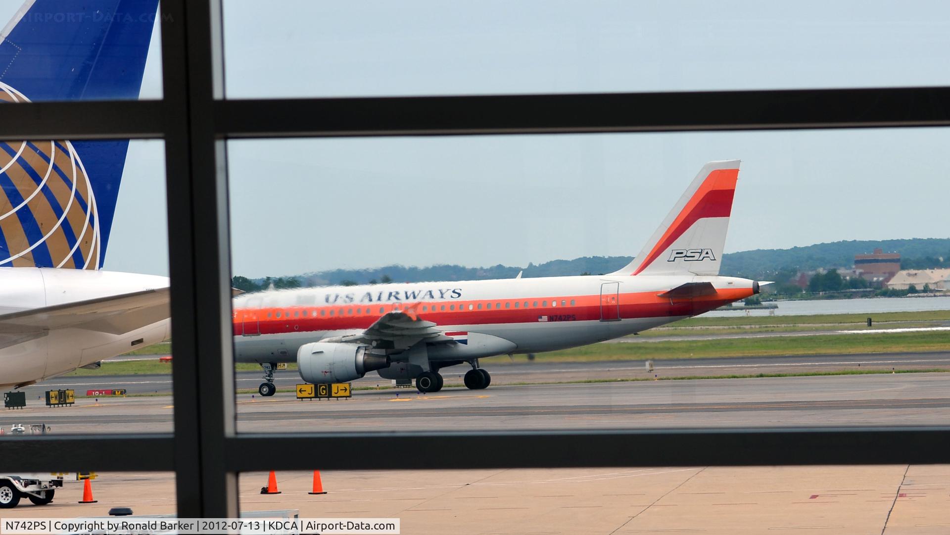 N742PS, 2000 Airbus A319-112 C/N 1275, Taxi DCA