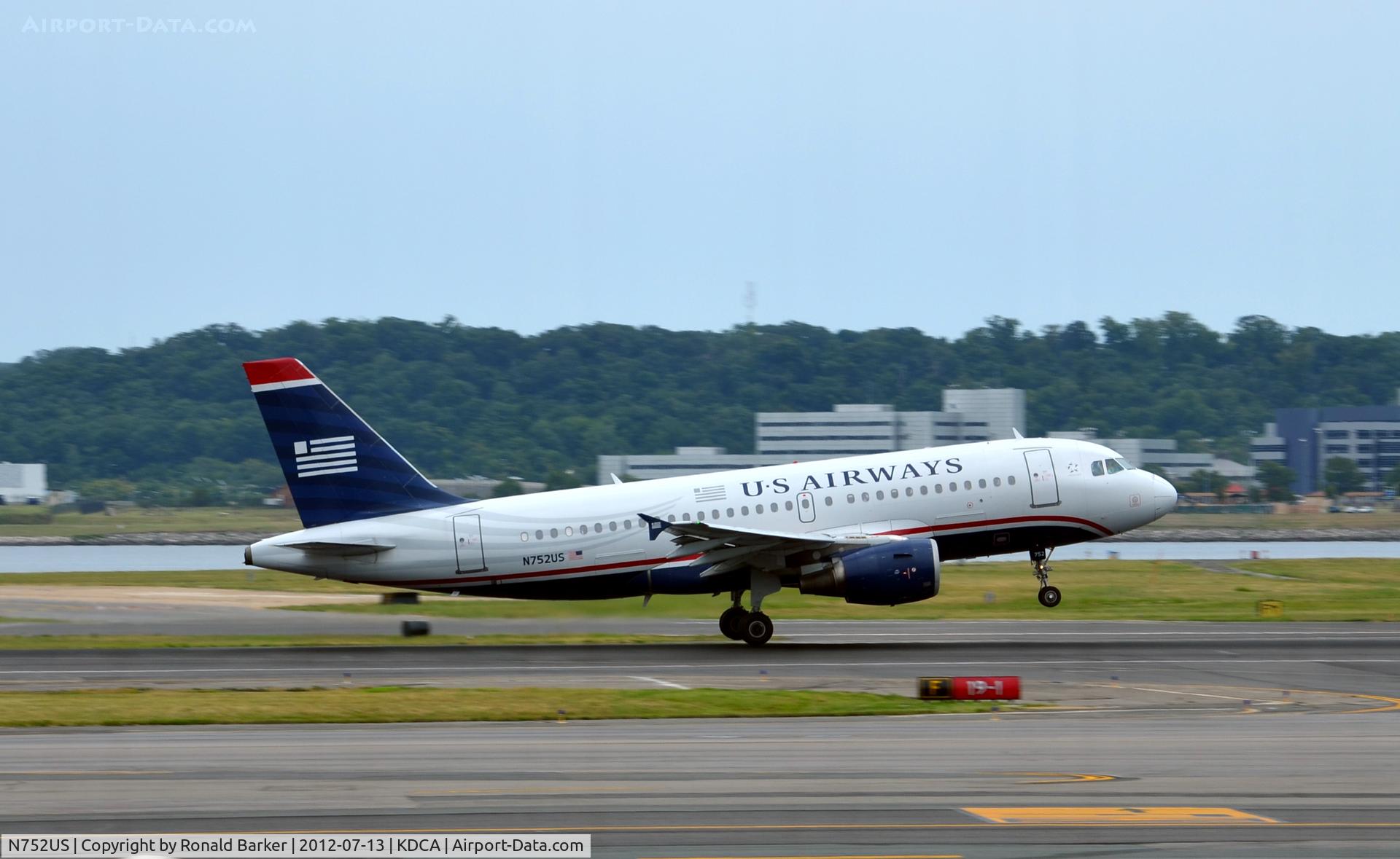 N752US, 2000 Airbus A319-112 C/N 1319, Takeoff DCA