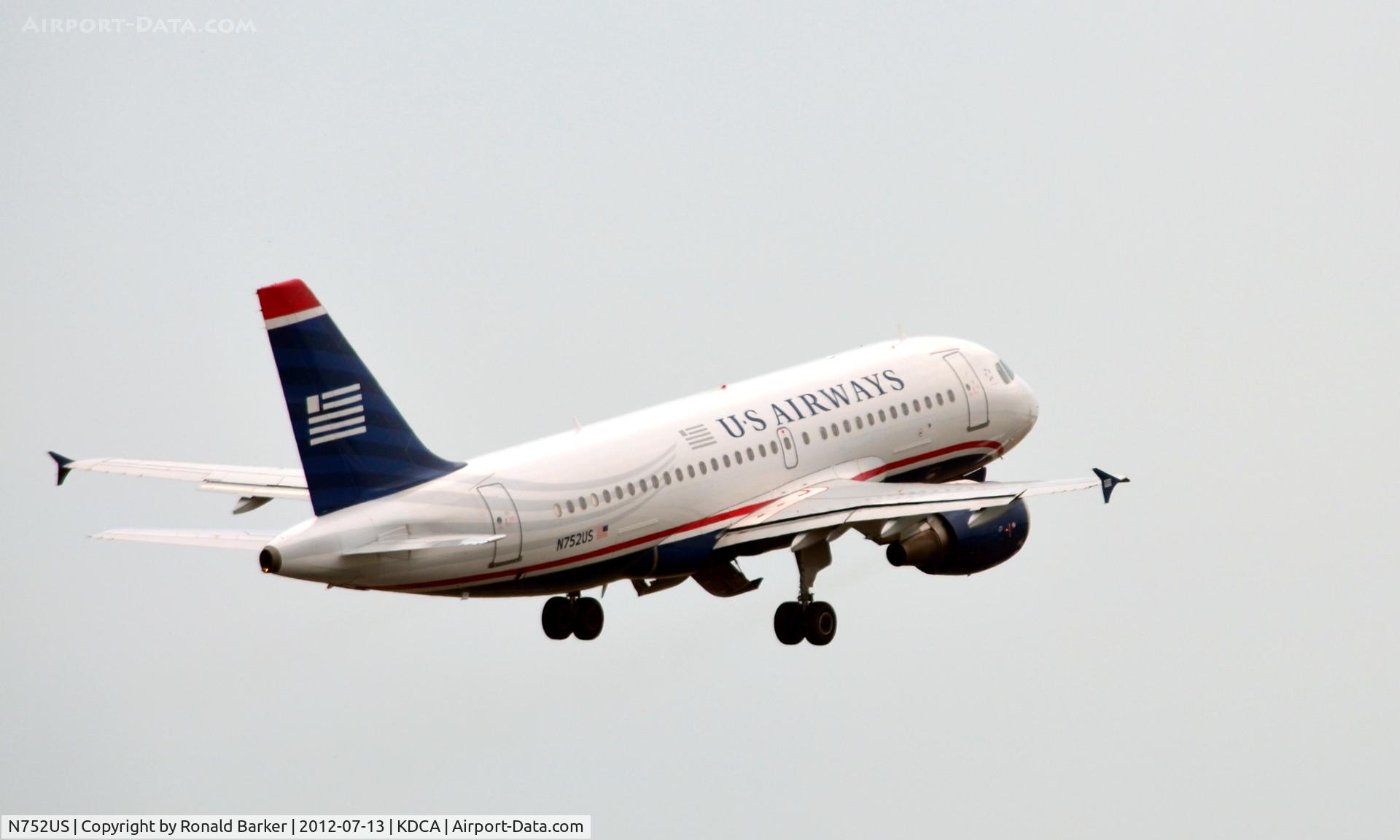 N752US, 2000 Airbus A319-112 C/N 1319, Airborne
