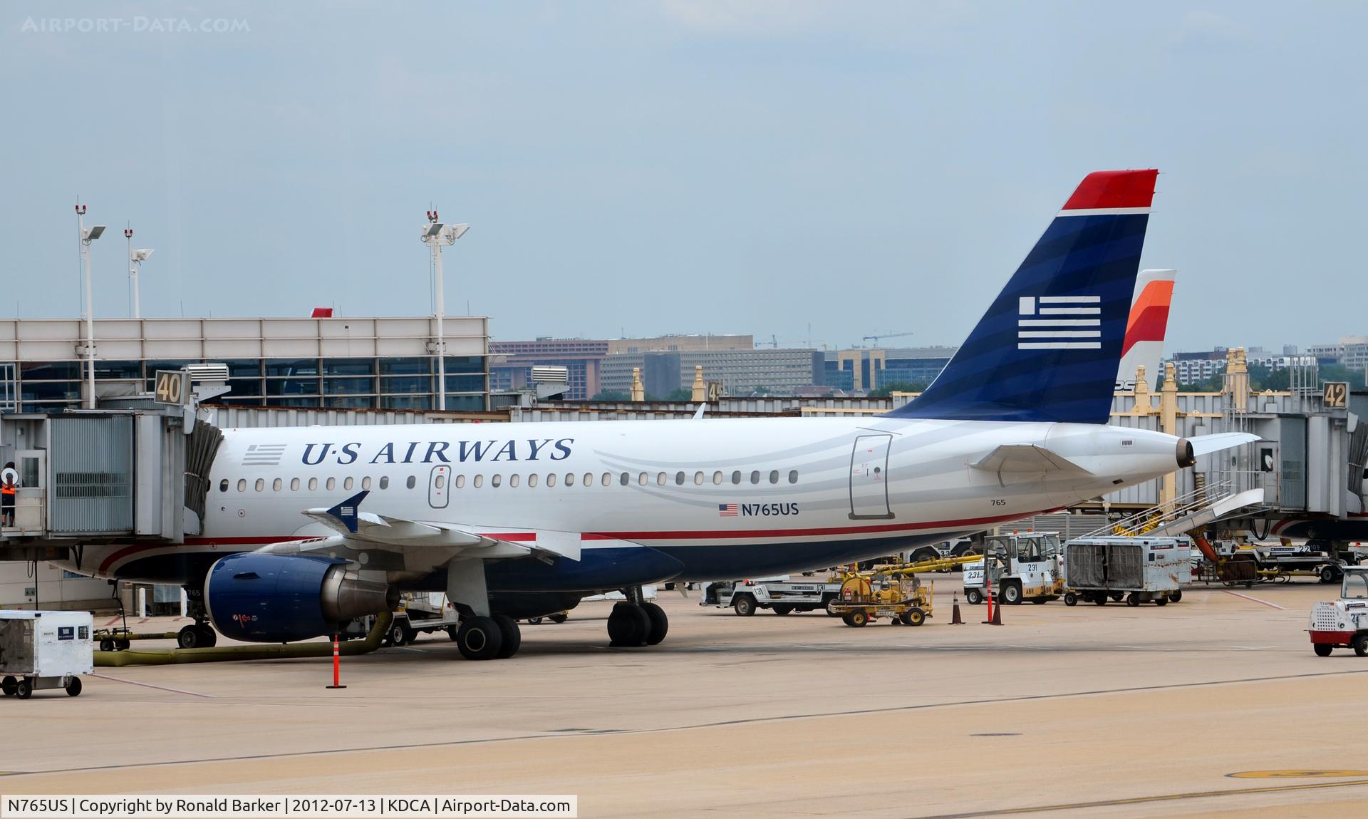 N765US, 2000 Airbus A319-112 C/N 1371, DCA, VA