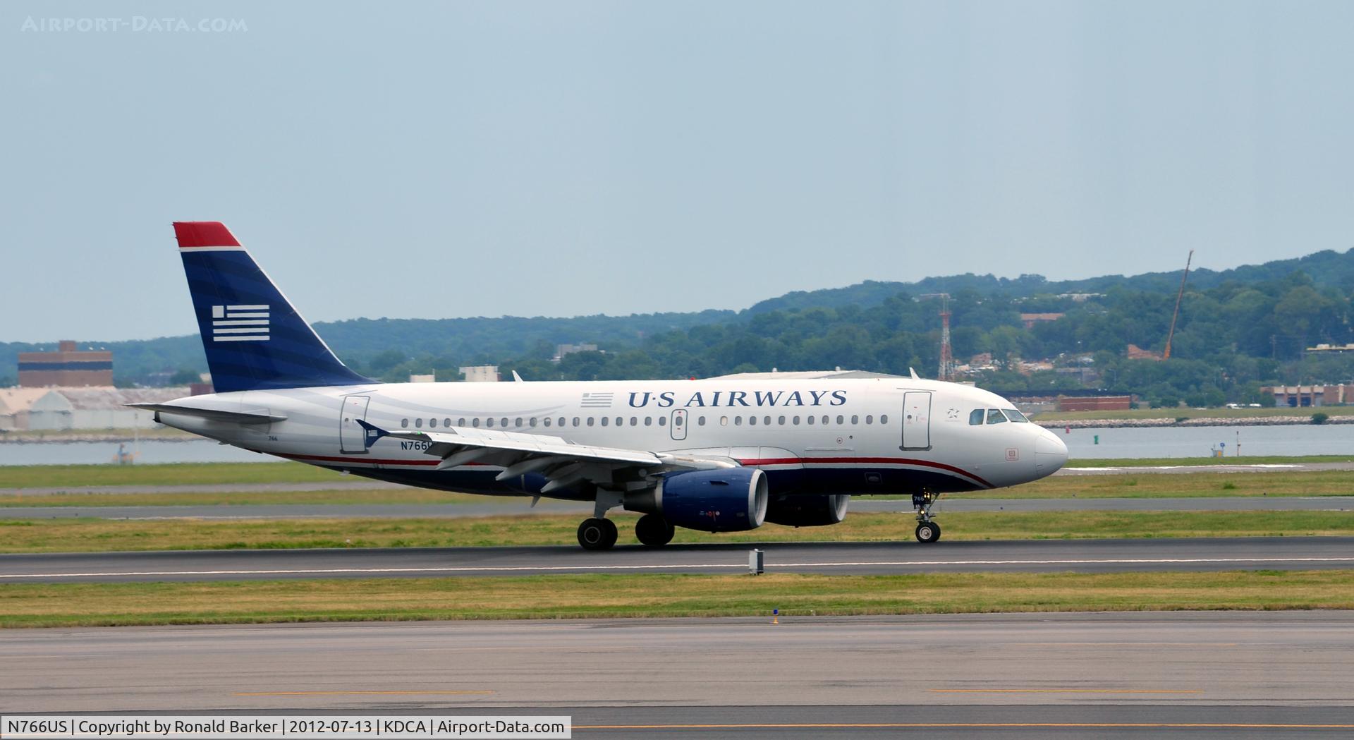 N766US, 2000 Airbus A319-112 C/N 1378, Landing DCA