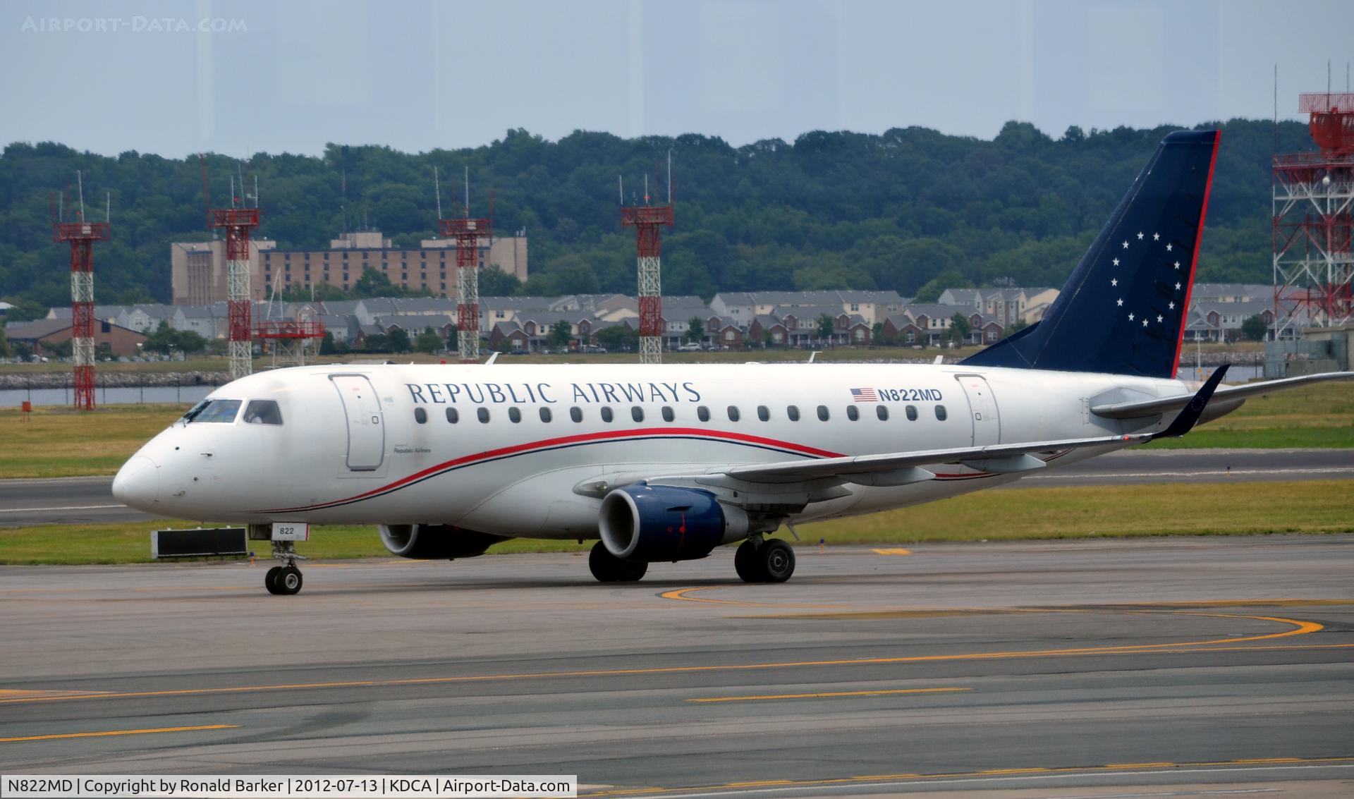N822MD, 2004 Embraer 170SU (ERJ-170-100SU) C/N 17000043, Taxi DCA