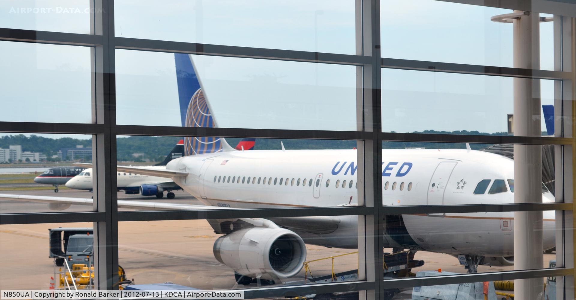 N850UA, 2002 Airbus A319-131 C/N 1653, DCA, VA