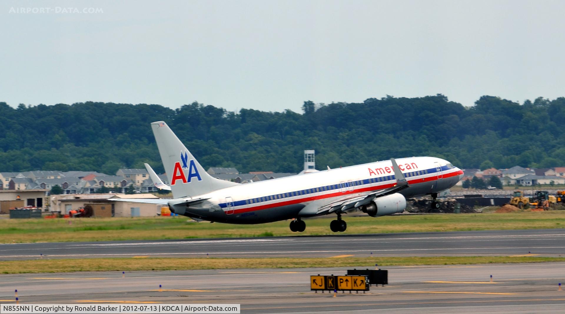 N855NN, 2010 Boeing 737-823 C/N 40582, Takeoff DCA