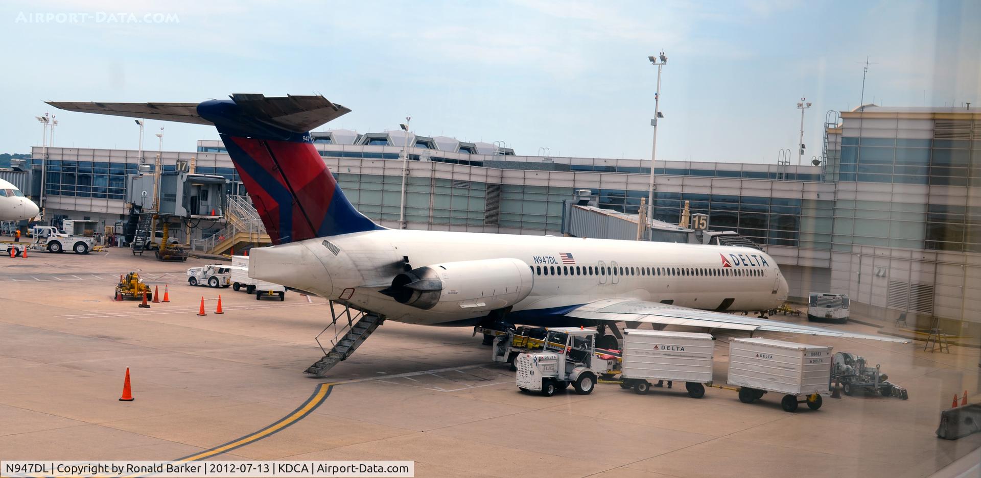 N947DL, 1989 McDonnell Douglas MD-88 C/N 49878, DCA, VA