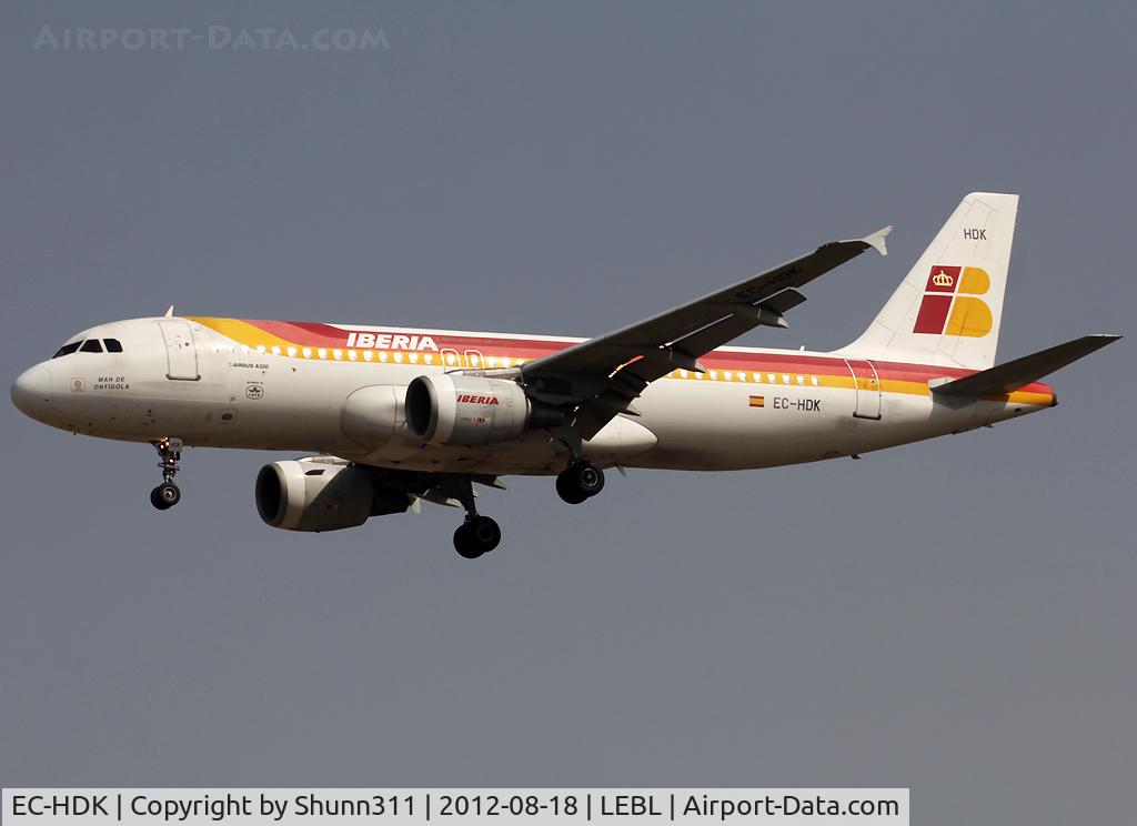 EC-HDK, 1999 Airbus A320-214 C/N 1067, Landing rwy 25R