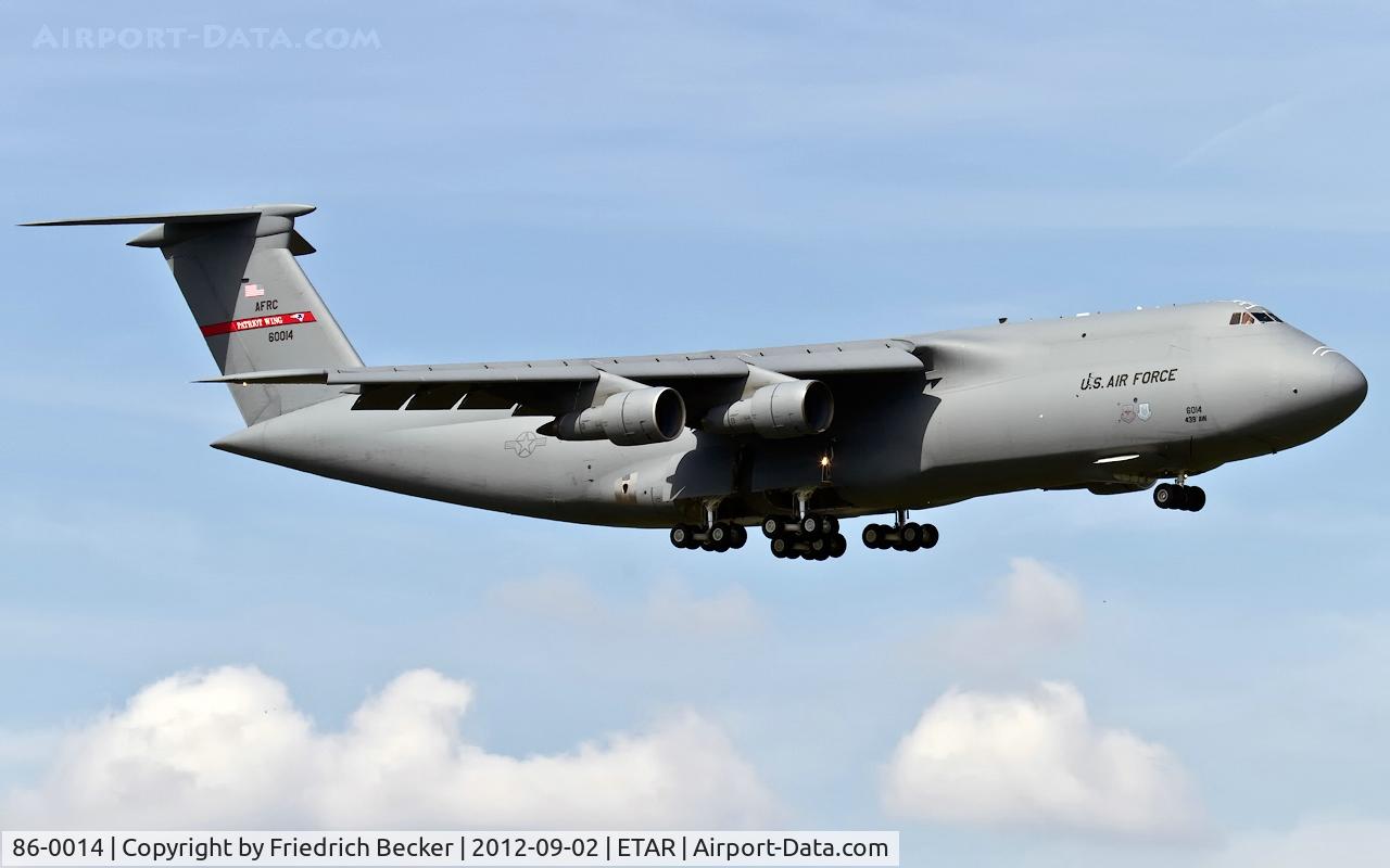 86-0014, 1986 Lockheed C-5B Galaxy C/N 500-0100, on final RW09