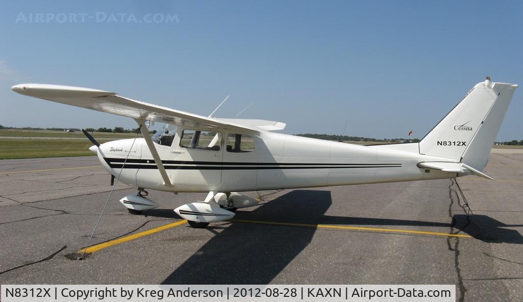 N8312X, 1961 Cessna 172C C/N 17248812, Cessna 172C Skyhawk on the line.