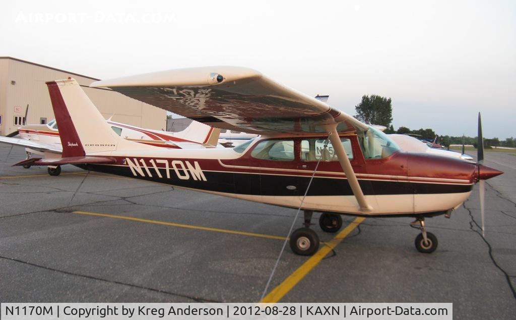 N1170M, 1969 Cessna 172K Skyhawk C/N 17258670, Cessna 172K Skyhawk on the line.