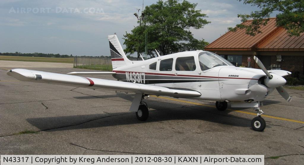 N43317, 1974 Piper PA-28R-200 C/N 28R-7435261, Piper PA-28R-200 Arrow at the pumps.
