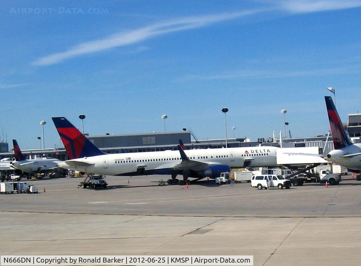 N666DN, 1991 Boeing 757-232 C/N 25034, MSP, MN