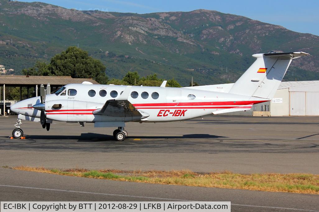 EC-IBK, 2001 Beech Super King Air 350 C/N FL-328, Parking
