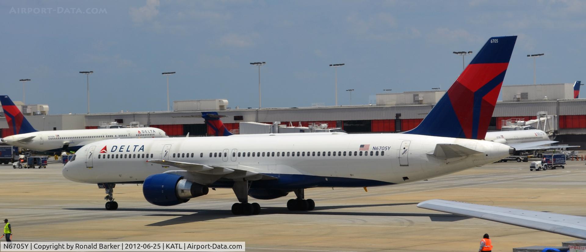 N6705Y, 2000 Boeing 757-232 C/N 30397, Taxi ATL