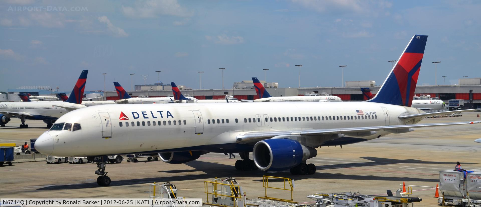 N6714Q, 2000 Boeing 757-232 C/N 30485, Taxi ATL