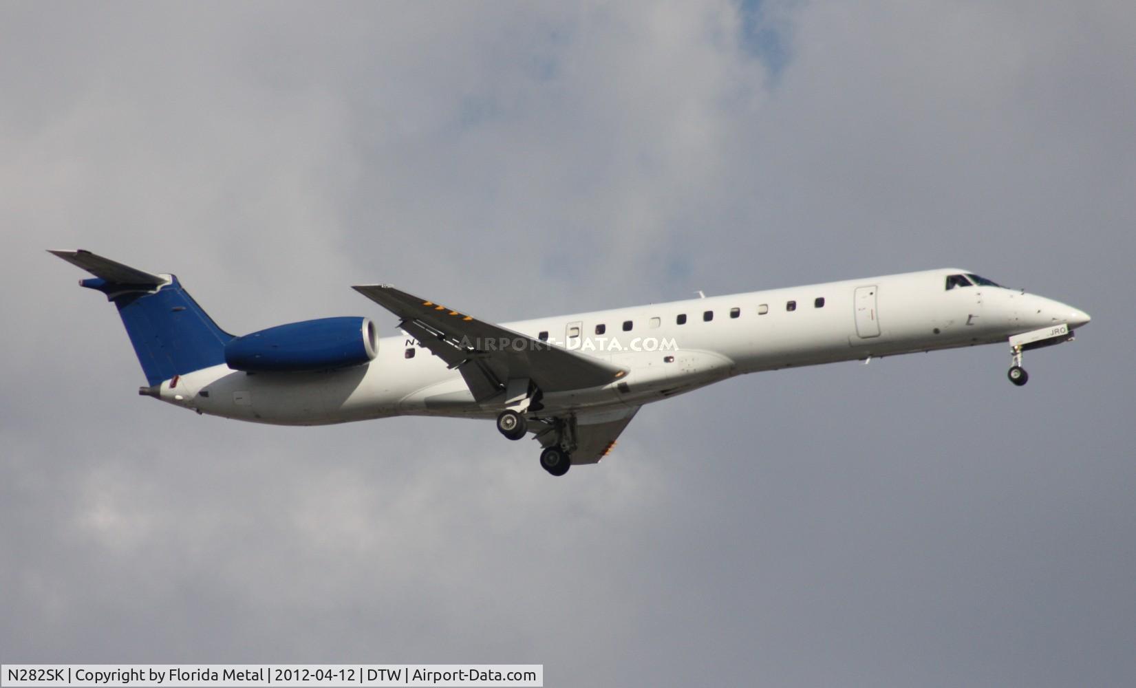 N282SK, 2001 Embraer ERJ-145LR (EMB-145LR) C/N 145409, Chautauqua E145LR