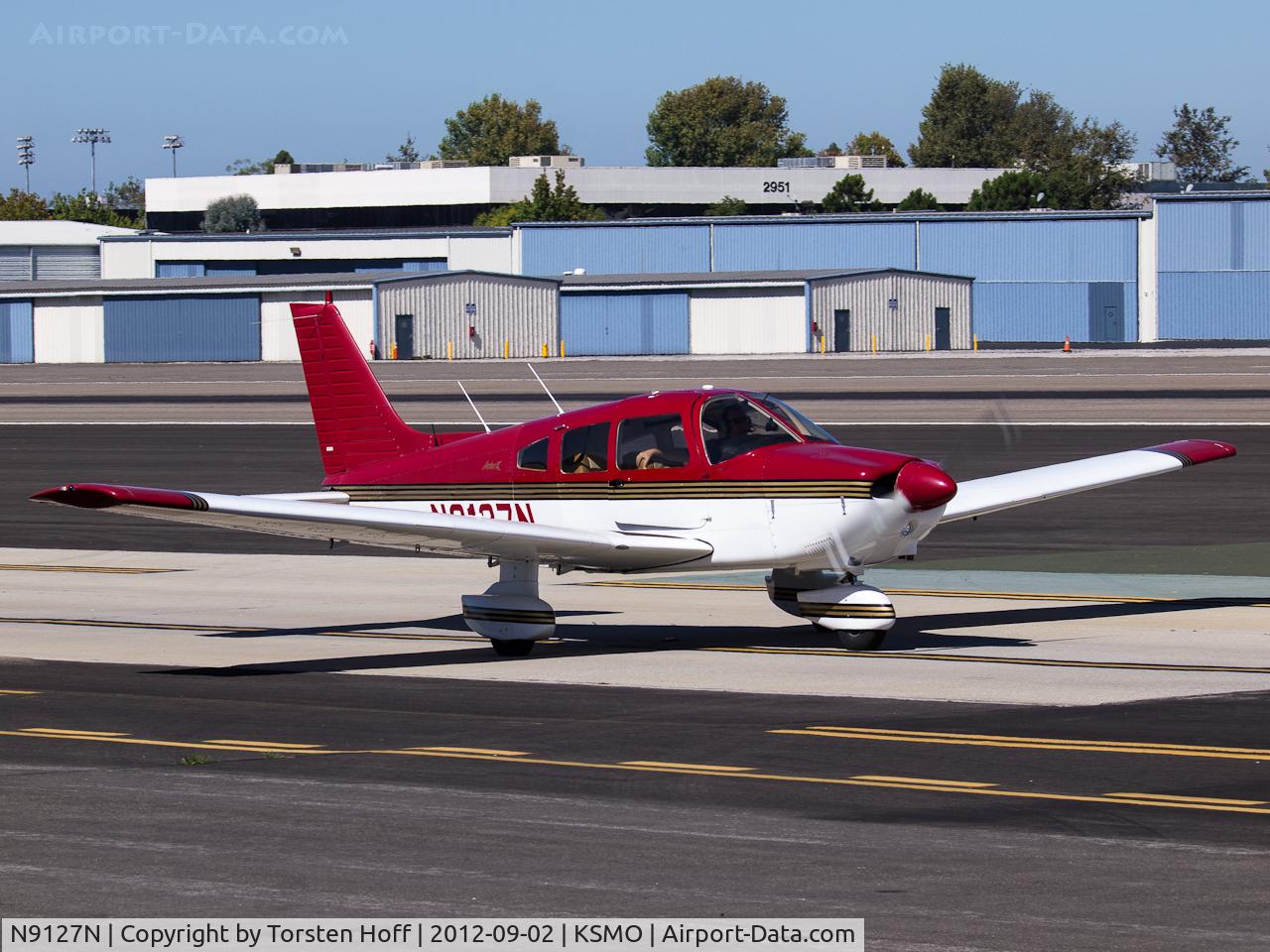 N9127N, 1993 Piper PA-28-181 C/N 2890175, N9127N taxiing