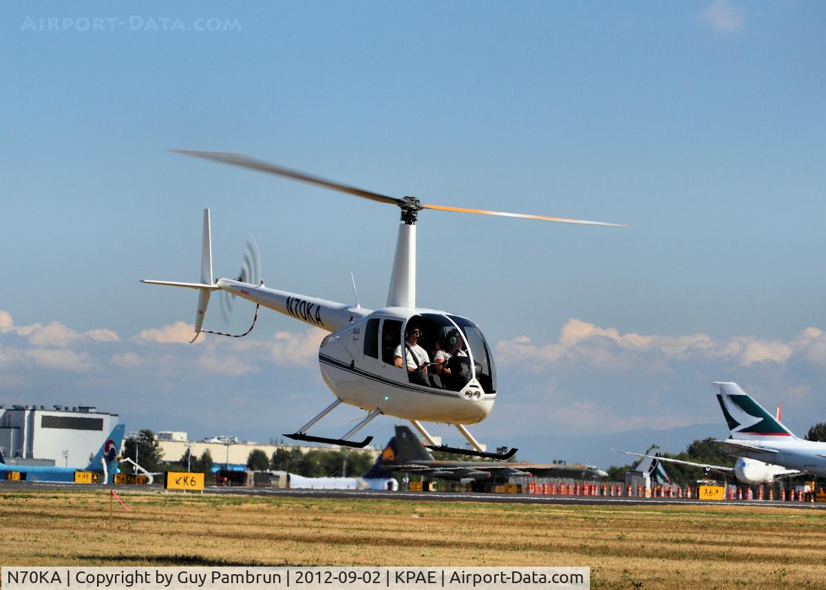 N70KA, 2001 Robinson R44 C/N 1058, Selling rides at Historic Flight Foundations Vintage Aircraft Weekend
