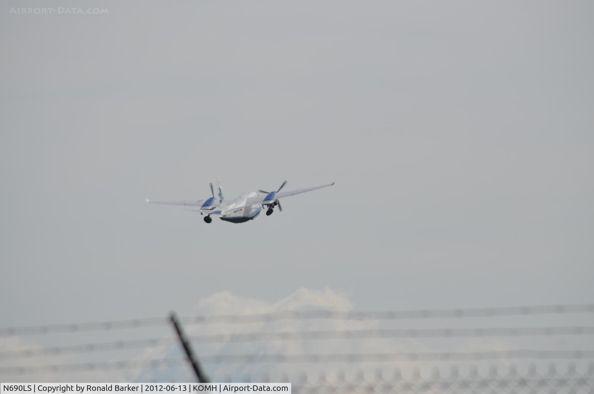 N690LS, Rockwell International 690B C/N 11475, Takeoff Orange