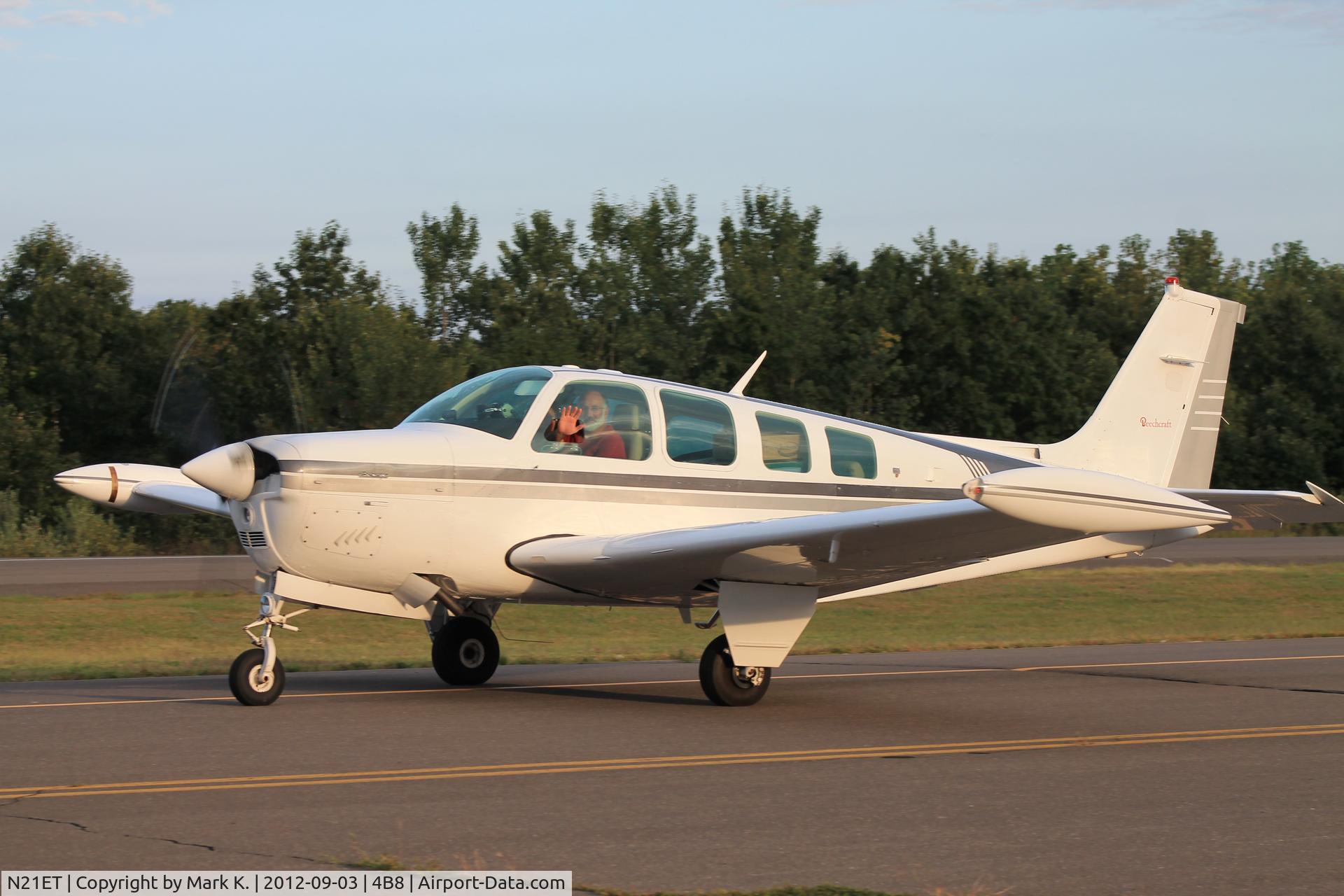 N21ET, 1976 Beech A36 Bonanza 36 C/N E-889, The N21ET pilot waves to me as he taxis to his parking.
