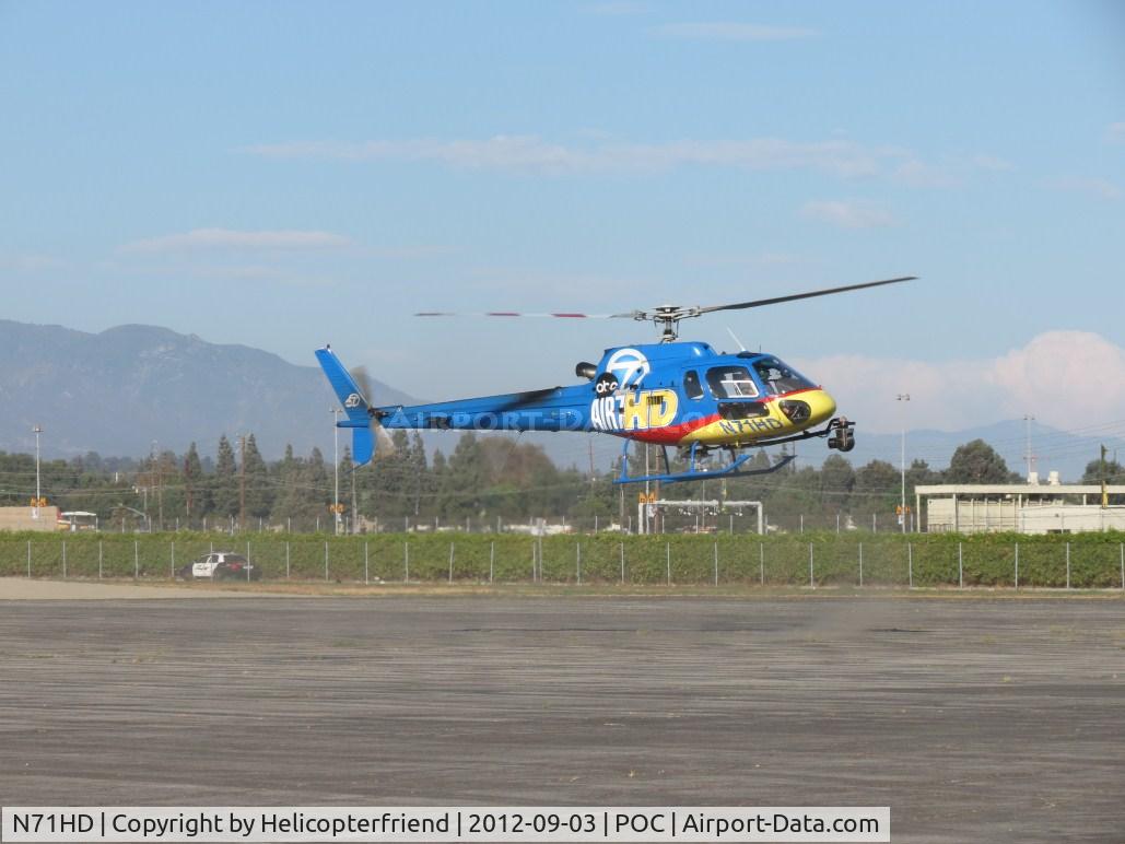 N71HD, 2004 Eurocopter AS-350B-2 Ecureuil Ecureuil C/N 3849, Turning south for parking