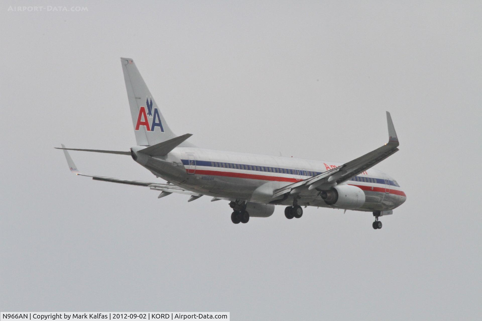 N966AN, 2001 Boeing 737-823 C/N 30094, American Airlines Boeing 737-823, AAL1388 arriving from KSEA, RWY 10 approach KORD.