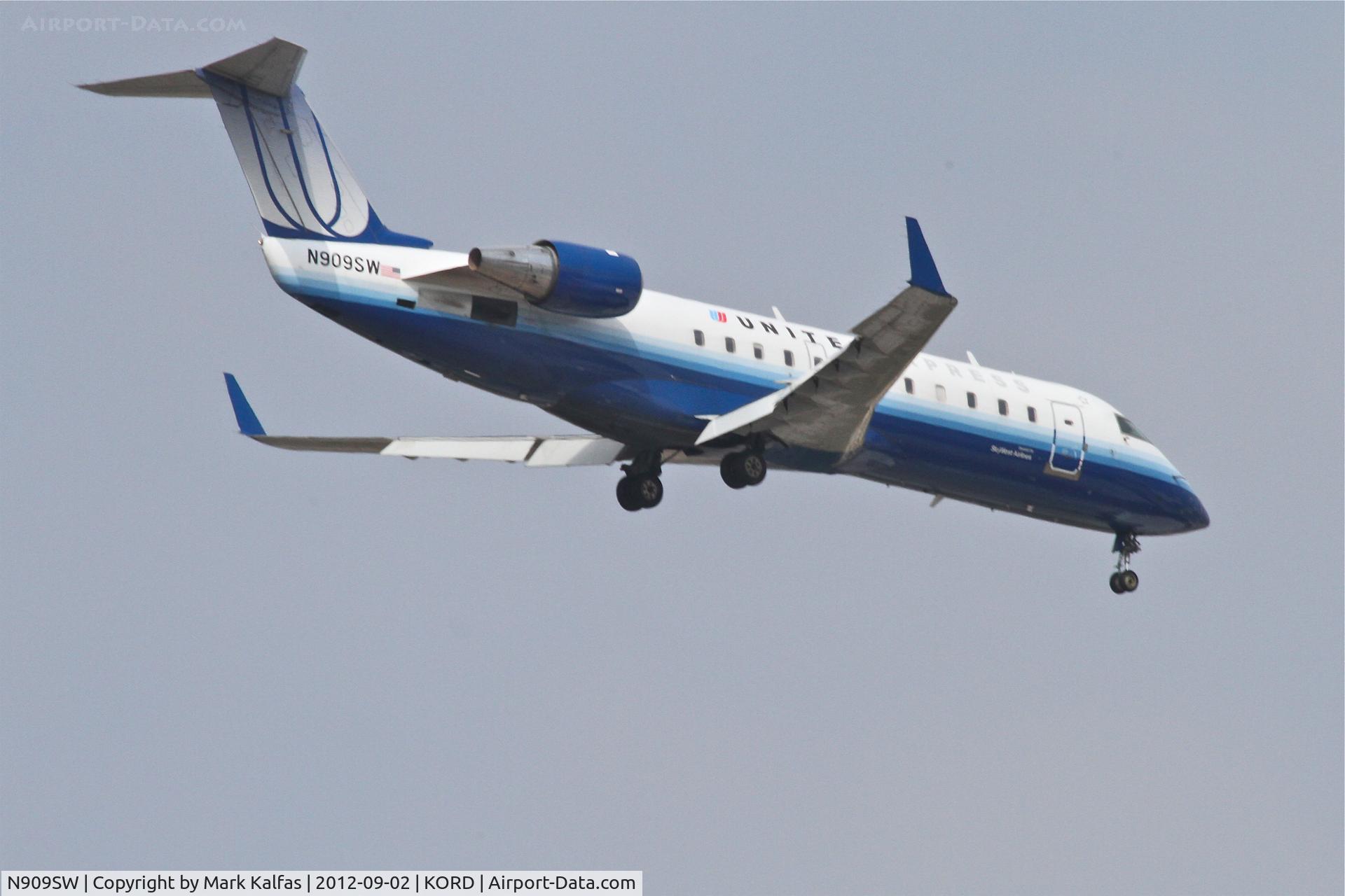 N909SW, 2001 Bombardier CRJ-200LR (CL-600-2B19) C/N 7558, SkyWest/United Express Bombardier CL-600-2B19, SKW5521 arriving from KCOS, RWY 10 approach KORD.