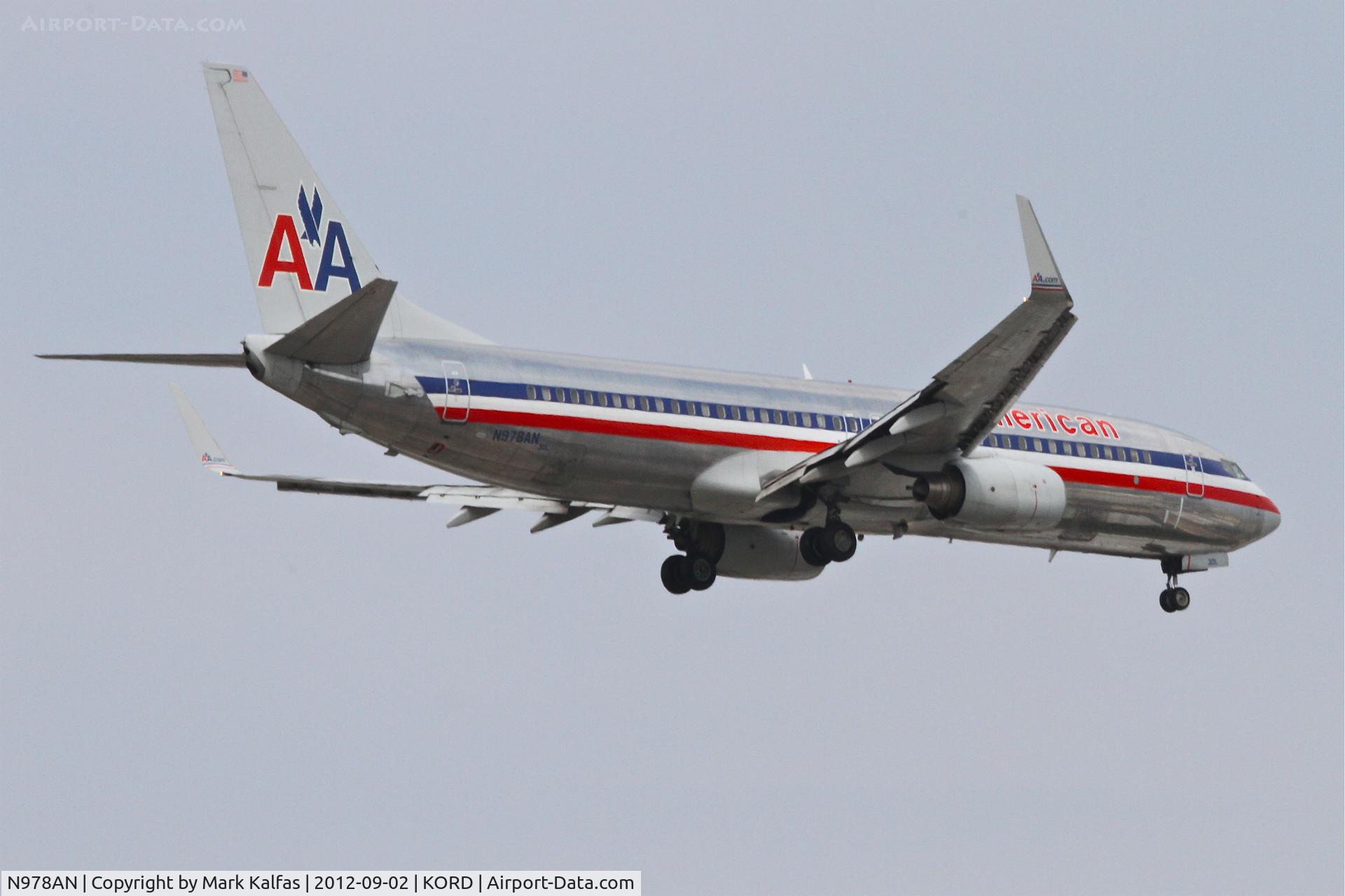 N978AN, 2001 Boeing 737-823 C/N 30100, American Airlines Boeing 737-823, AAL1438 arriving from KSAN, RWY 10 approach KORD.