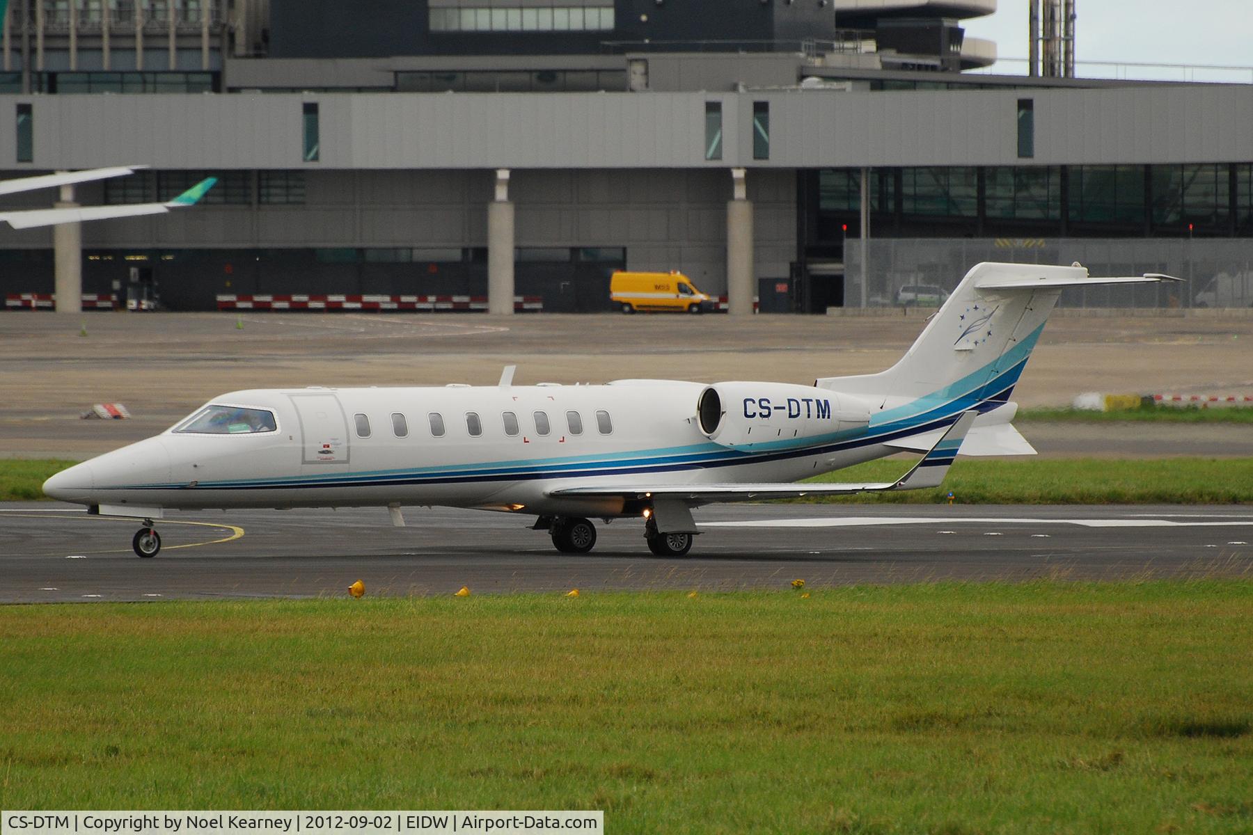 CS-DTM, 2005 Learjet 45 C/N 45-286, Lined up for departure off Rwy 28 at EIDW.