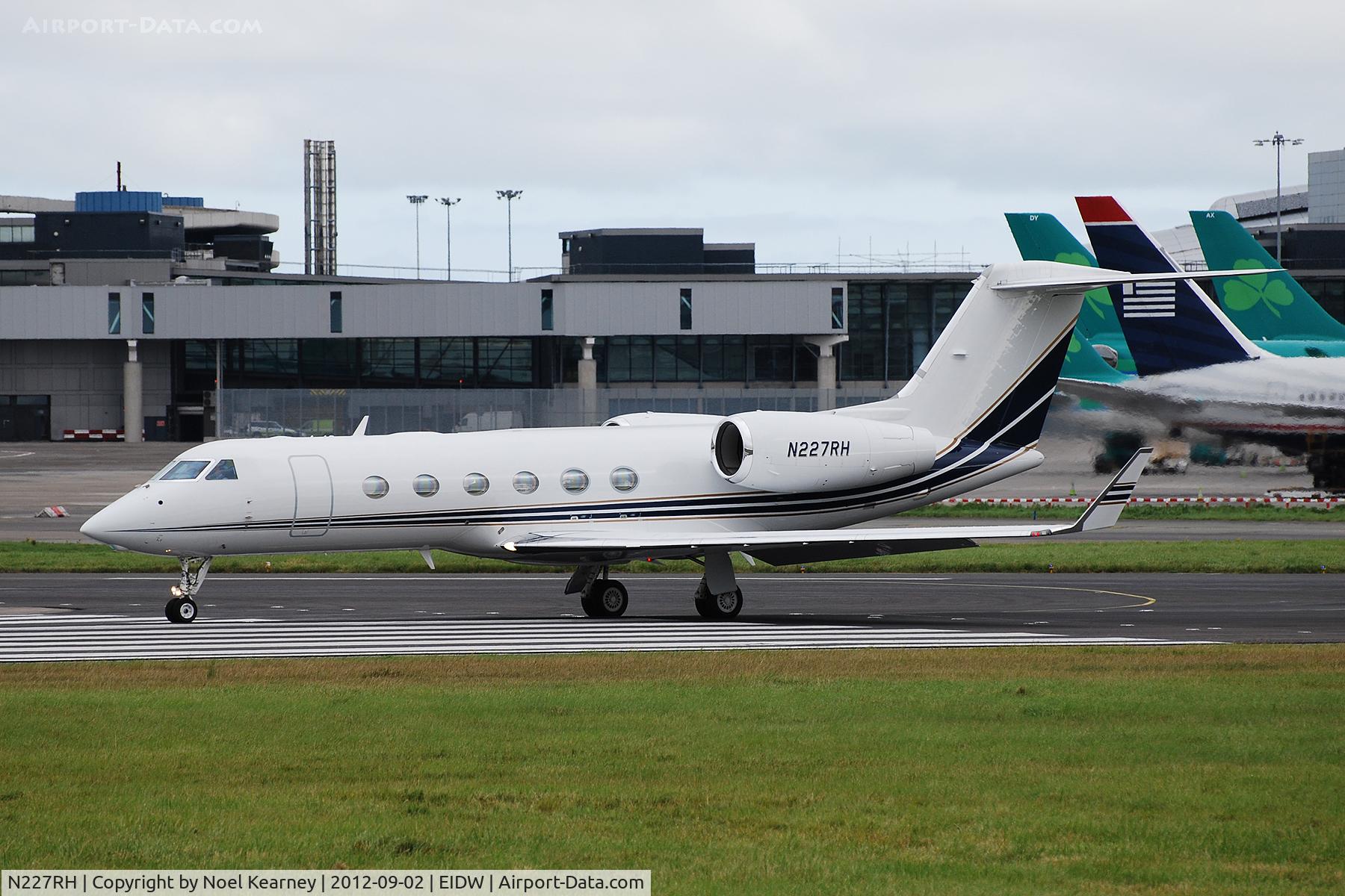 N227RH, 2007 Gulfstream Aerospace GIV-X (G450) C/N 4108, Lined up for departure off Rwy 28 at EIDW.