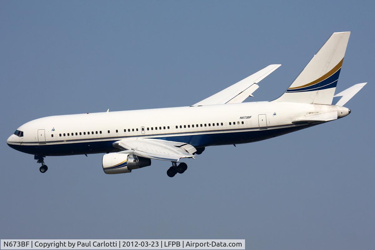 N673BF, 1986 Boeing 767-238 C/N 23402, Arriving from Newark, this B762ER was performing a very nice approach to Rwy 25 for us to enjoy and photograph. Thanks to the crew!