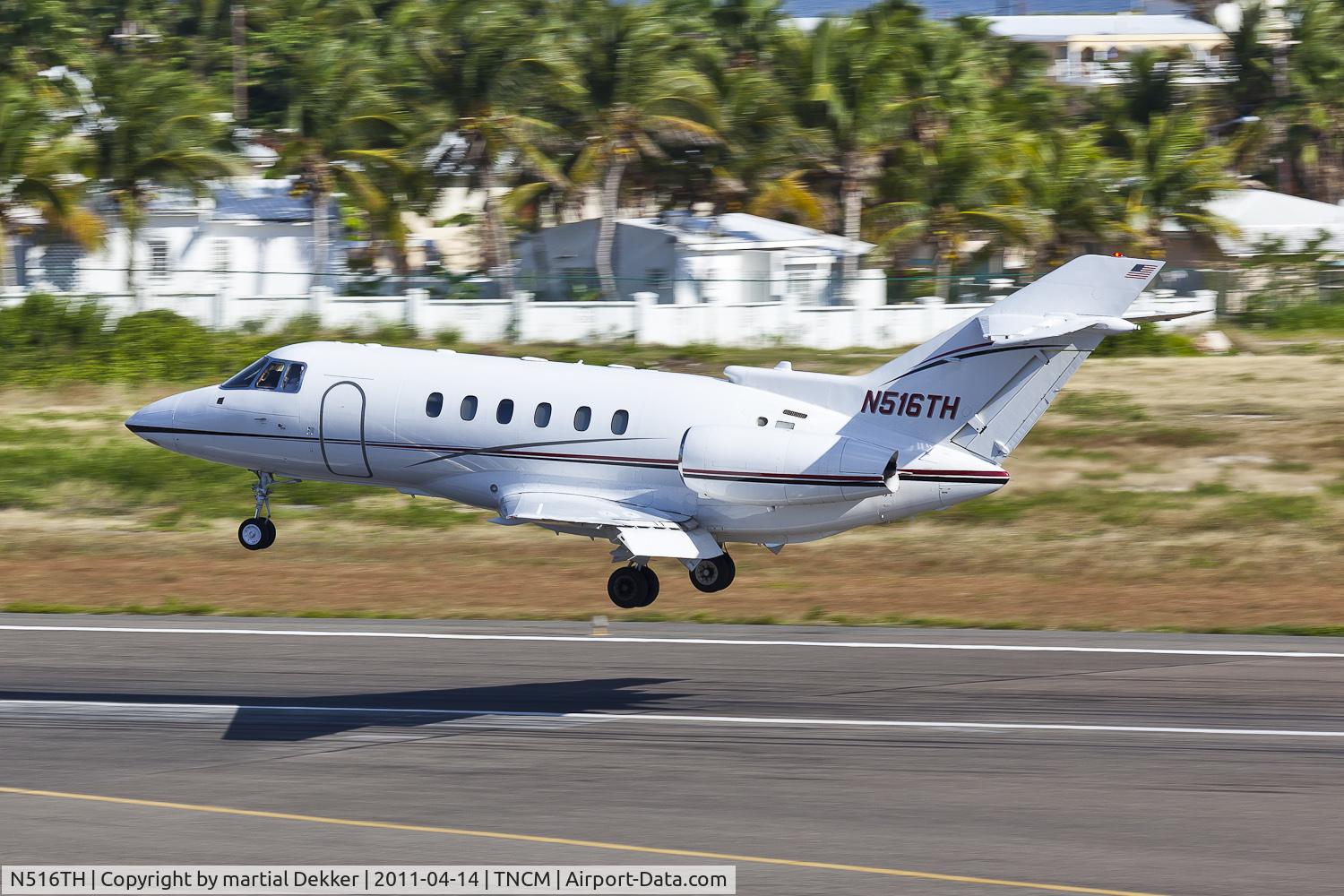 N516TH, 1999 Raytheon Hawker 800XP C/N 258418, landing at SXM