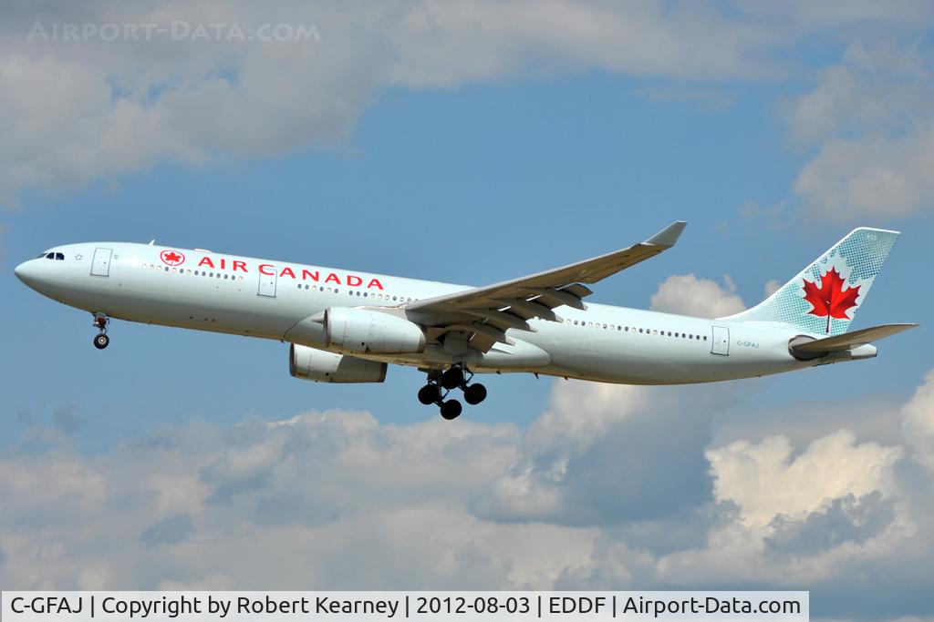 C-GFAJ, 1999 Airbus A330-343X C/N 0284, On approach for r/w 25L