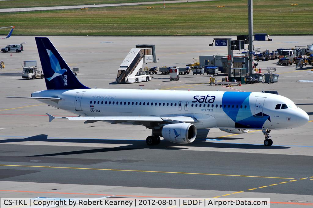 CS-TKL, 2005 Airbus A320-214 C/N 2425, Taxiing for departure