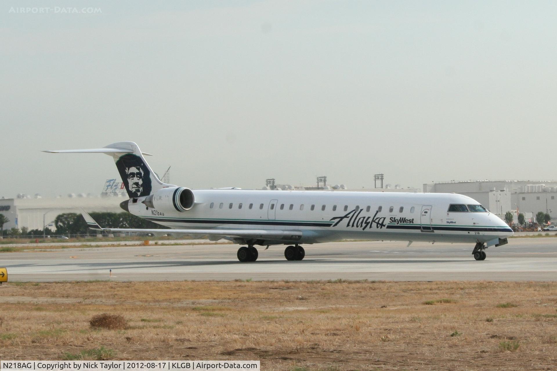 N218AG, 2005 Canadair CL-600-2C10 Regional Jet CRJ-700 C/N 10205, Taxiing on Charlie to the gate