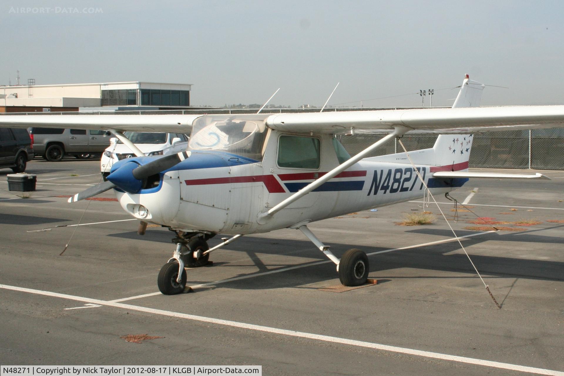 N48271, 1979 Cessna 152 C/N 15283316, Parked on the north ramp