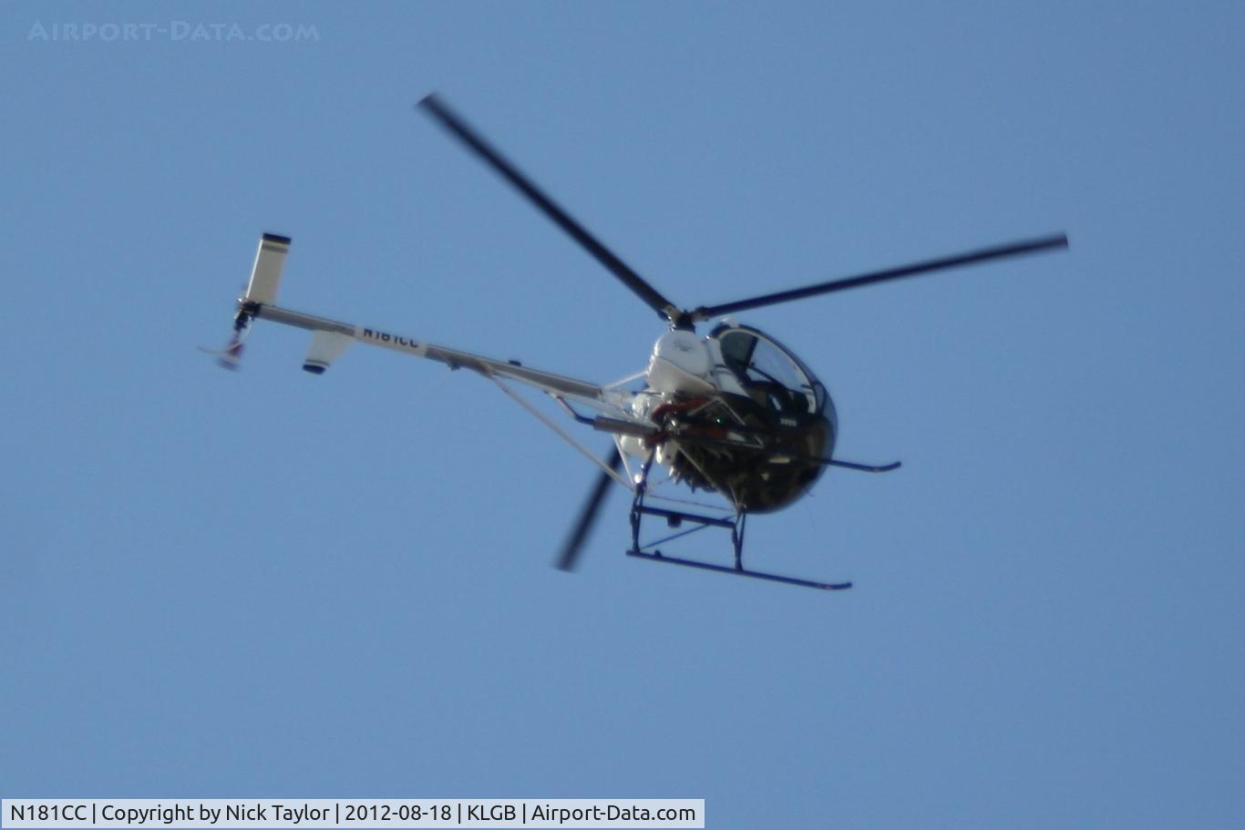 N181CC, 1997 Schweizer 269C C/N S1751, Flying in the pattern at LGB