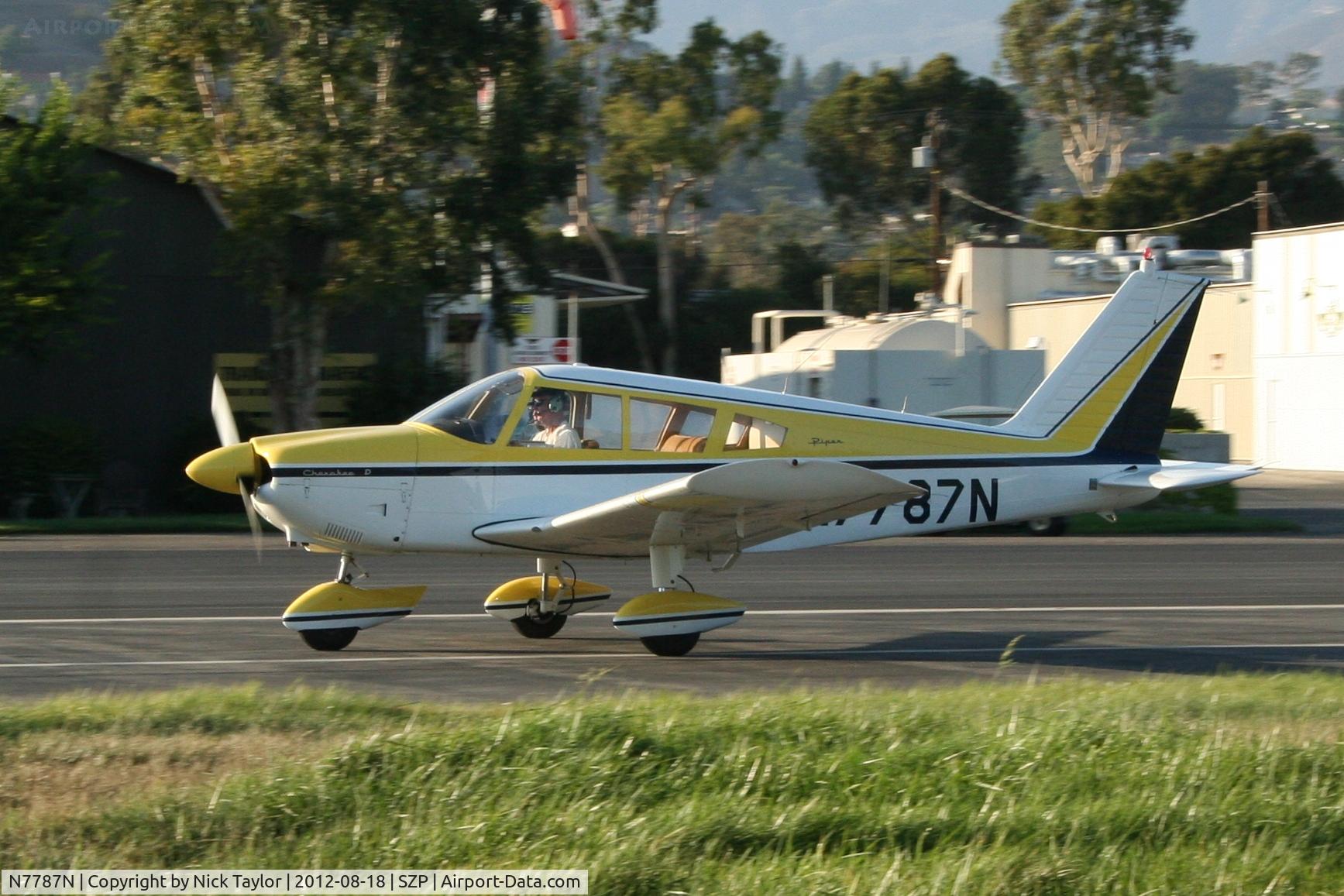 N7787N, 1969 Piper PA-28-180 Cherokee C/N 28-5235, Landing rollout 22