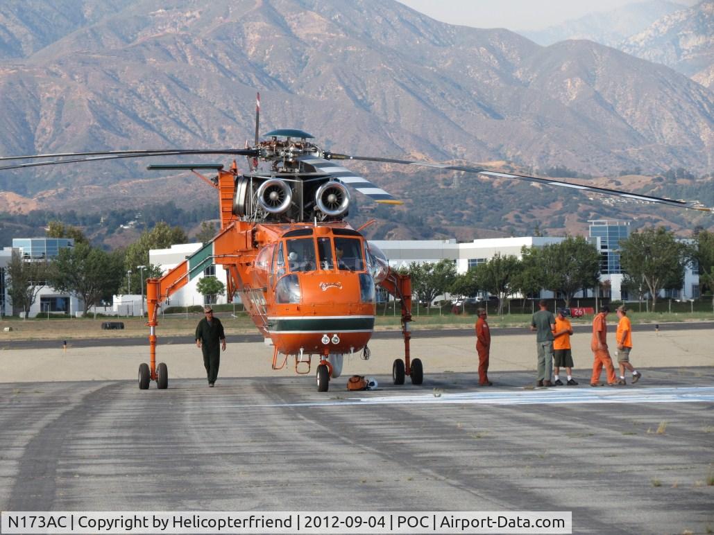 N173AC, 1967 Sikorsky S-64E C/N 64015, Pilot doing a walkaround while crew starts to walk away