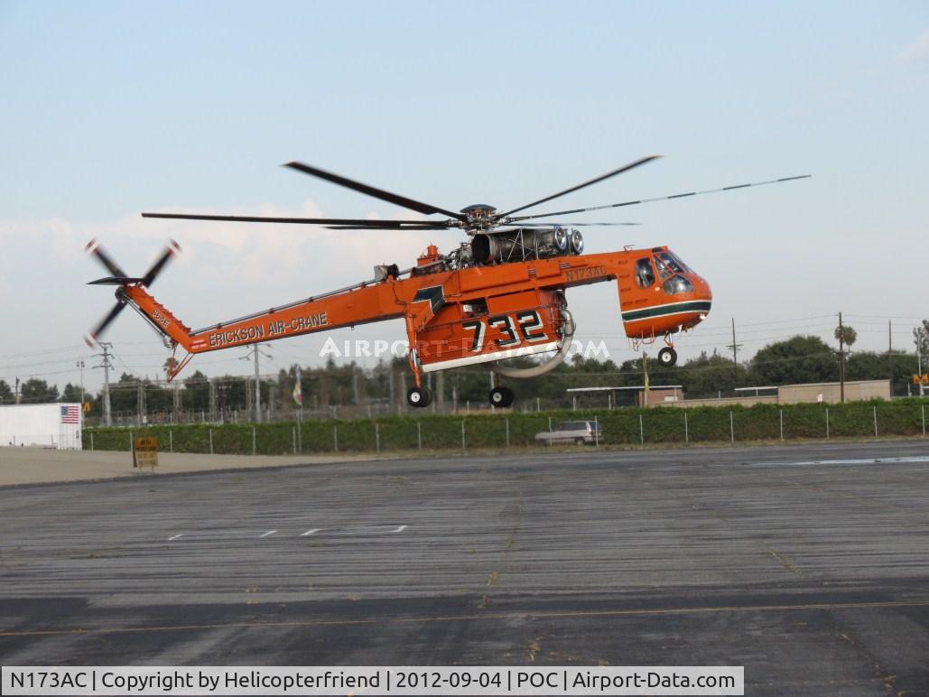 N173AC, 1967 Sikorsky S-64E C/N 64015, Starting to lift off straight up, unknown why snorkel not unhooked from the ship