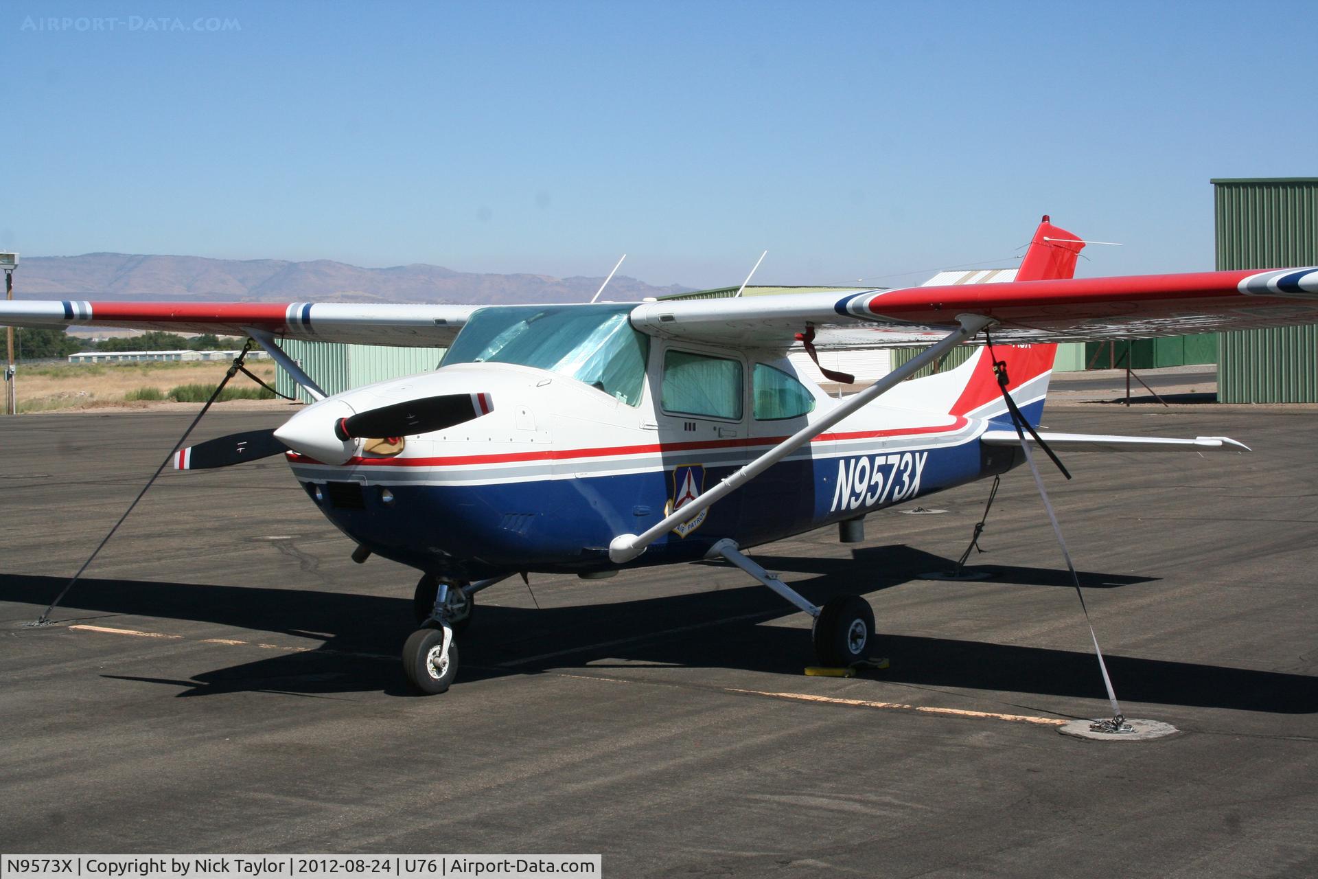 N9573X, 1986 Cessna 182R Skylane C/N 18268558, Parked on the ramp.
