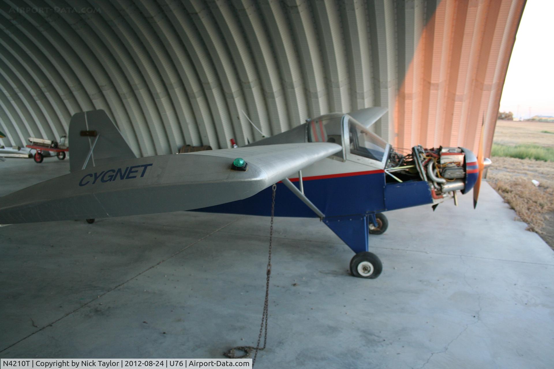 N4210T, 2001 Hapi Cygnet SF-2A C/N 367, Parked