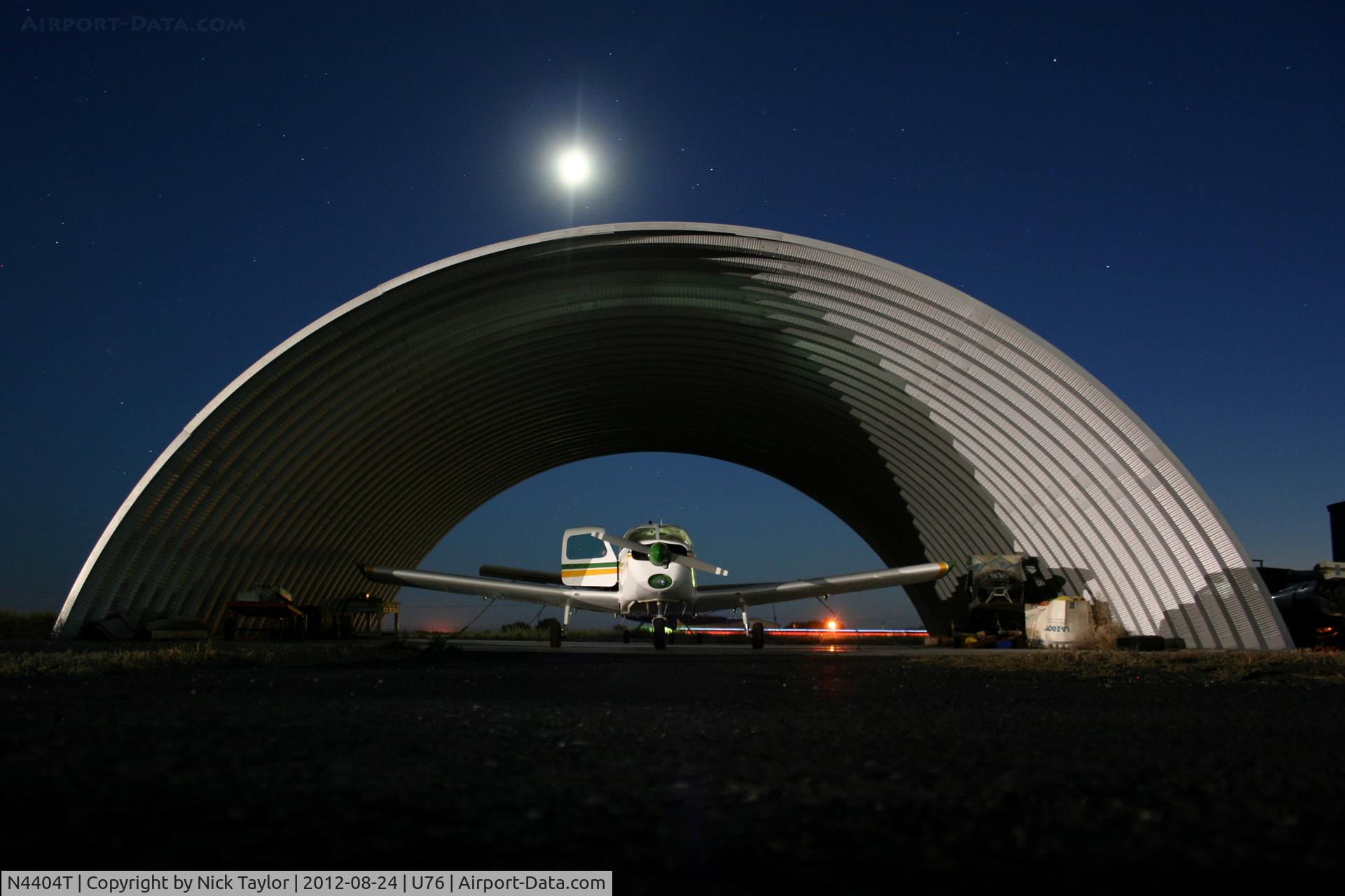 N4404T, 1972 Piper PA-28-140 C/N 28-7225165, Full moon rising