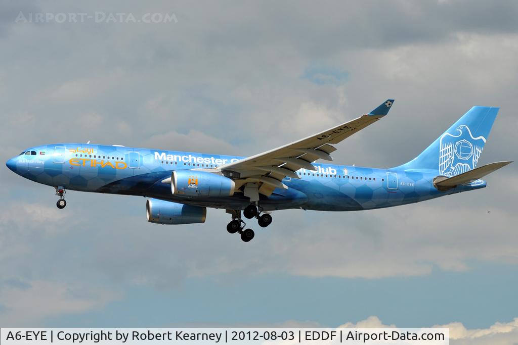 A6-EYE, 2005 Airbus A330-243 C/N 688, On finals r/w 25L