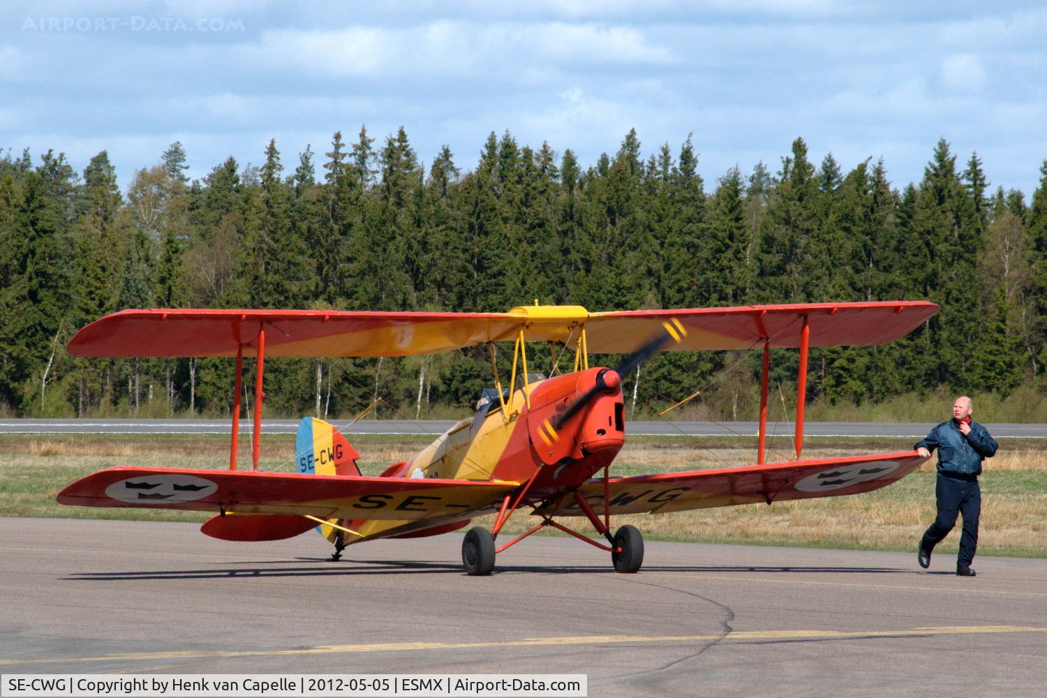 SE-CWG, 1935 De Havilland DH-82A Tiger Moth II C/N 3364, Tiger Moth SE-CWG is taxied in by its owner Per Cederqvist while Filip Gerhardt (Mustang pilot) is tiprunning.